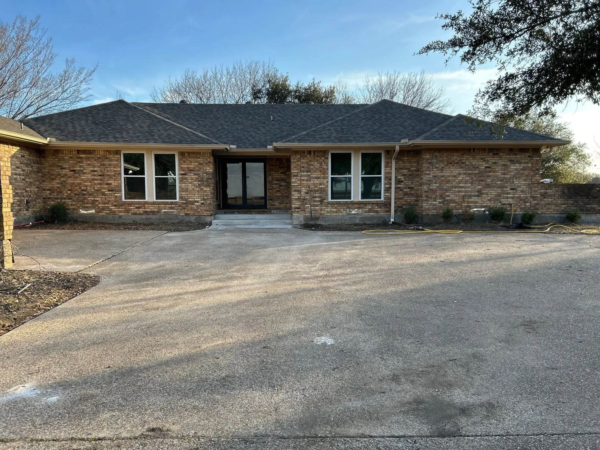 Single Family Residence For Rent in Ellis County , 2650 Fm 983, Red Oak, Texas 75125, 3 Bedrooms, 3 Bathrooms, 2 Garage spaces, 2,089 Sqft, built in 1984, Price $3,000, mls#21353136, Real Estate Agent in Red Oak, Homes For Rent in Ellis county, Homes For Rent in Red Oak, Realtor in Red Oak Texas, Real Estate Brokerage Independent Realty Texas, Luminita Cordes Realtor