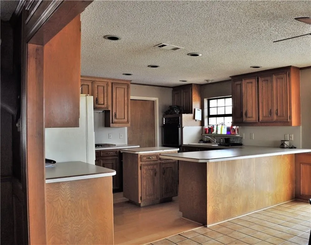 Single Family Residence For Rent in Ellis County , 2650 Fm 983, Red Oak, Texas 75125, 3 Bedrooms, 3 Bathrooms, 2 Garage spaces, 2,089 Sqft, built in 1984, Price $3,000, mls#21353136, Real Estate Agent in Red Oak, Homes For Rent in Ellis county, Homes For Rent in Red Oak, Realtor in Red Oak Texas, Real Estate Brokerage Independent Realty Texas, Luminita Cordes Realtor