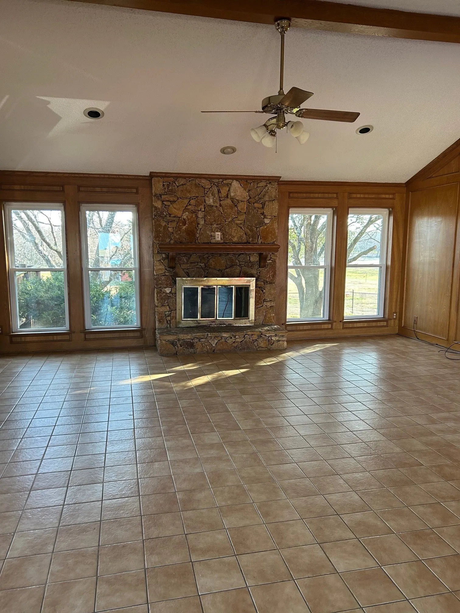 Single Family Residence For Rent in Ellis County , 2650 Fm 983, Red Oak, Texas 75125, 3 Bedrooms, 3 Bathrooms, 2 Garage spaces, 2,089 Sqft, built in 1984, Price $3,000, mls#21353136, Real Estate Agent in Red Oak, Homes For Rent in Ellis county, Homes For Rent in Red Oak, Realtor in Red Oak Texas, Real Estate Brokerage Independent Realty Texas, Luminita Cordes Realtor