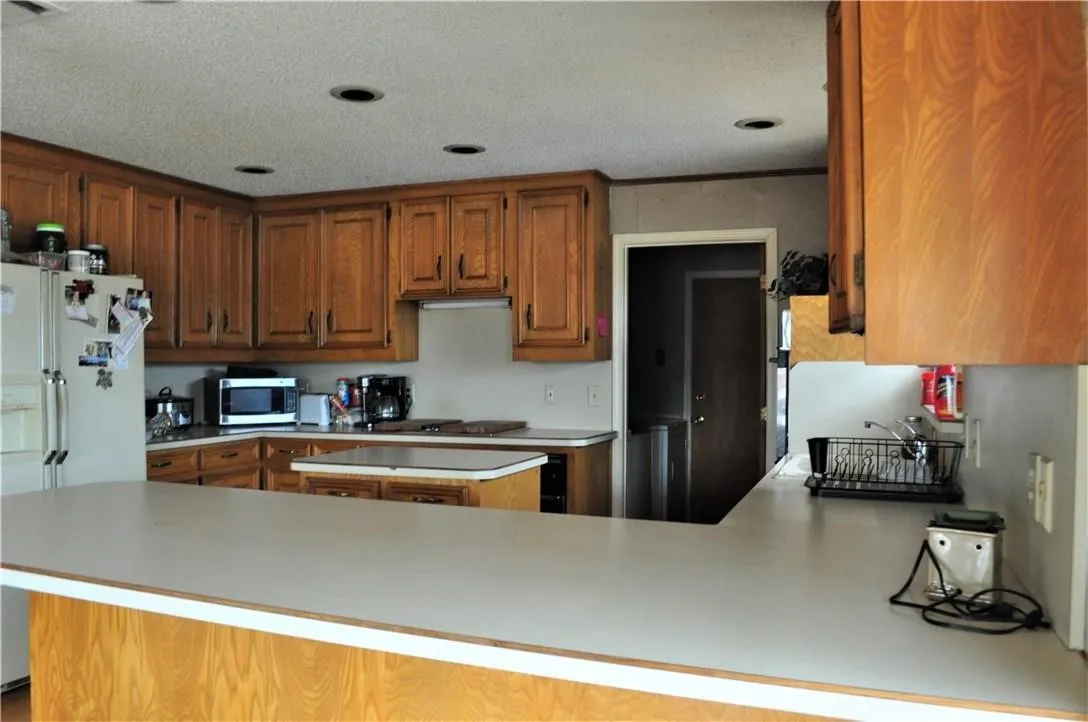 Single Family Residence For Rent in Ellis County , 2650 Fm 983, Red Oak, Texas 75125, 3 Bedrooms, 3 Bathrooms, 2 Garage spaces, 2,089 Sqft, built in 1984, Price $3,000, mls#21353136, Real Estate Agent in Red Oak, Homes For Rent in Ellis county, Homes For Rent in Red Oak, Realtor in Red Oak Texas, Real Estate Brokerage Independent Realty Texas, Luminita Cordes Realtor