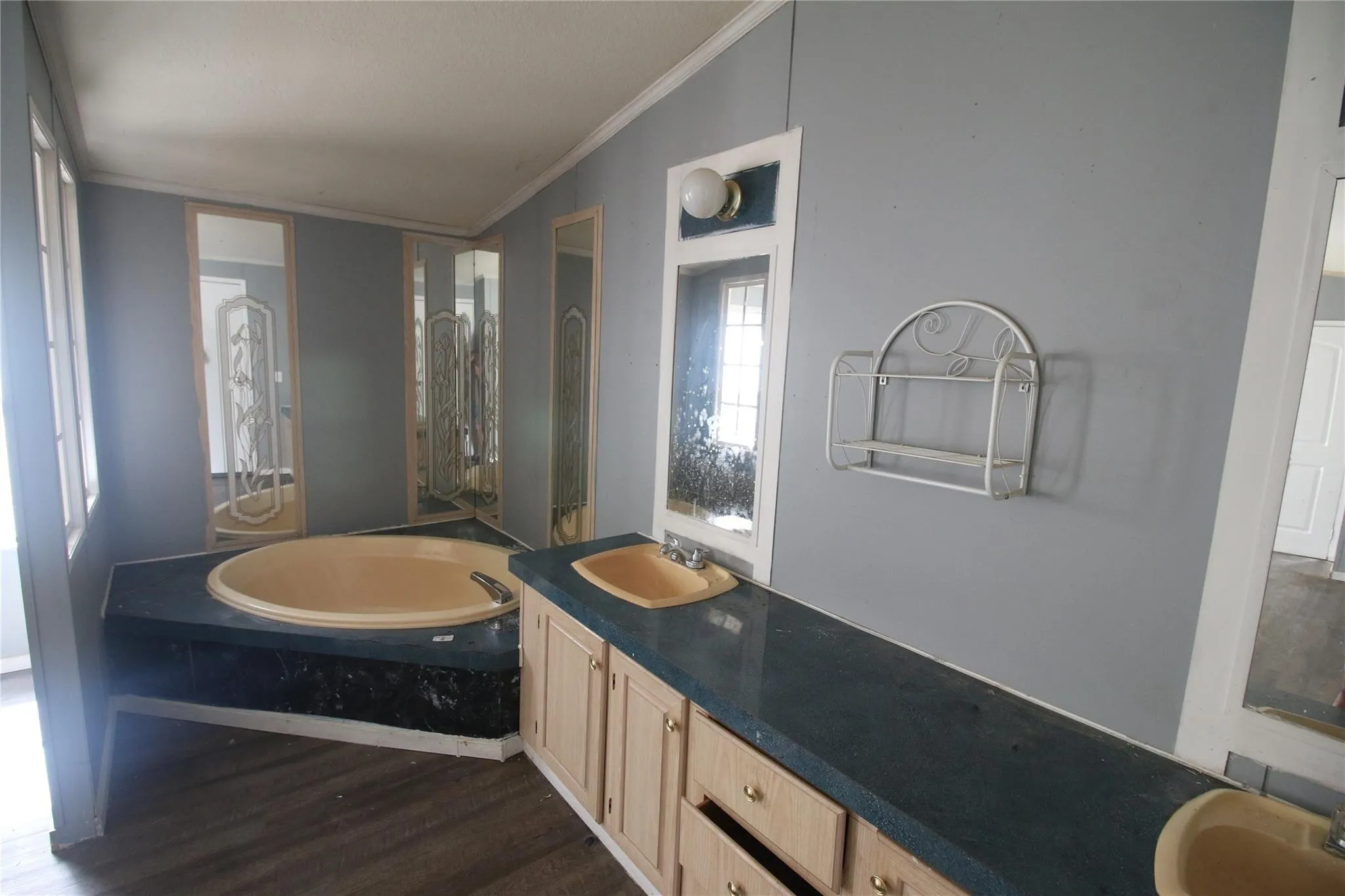 Manufactured Home For Rent in Hunt County , 10164 Gaillard Lake, Wills Point, Texas 75169, 3 Bedrooms, 2 Bathrooms, Garage spaces, 2,216 Sqft, built in 1975, Price $1,595, mls#21353548, Real Estate Agent in Wills Point, Homes For Rent in Hunt county, Homes For Rent in Wills Point, Realtor in Wills Point Texas, Real Estate Brokerage Independent Realty Texas, Luminita Cordes Realtor