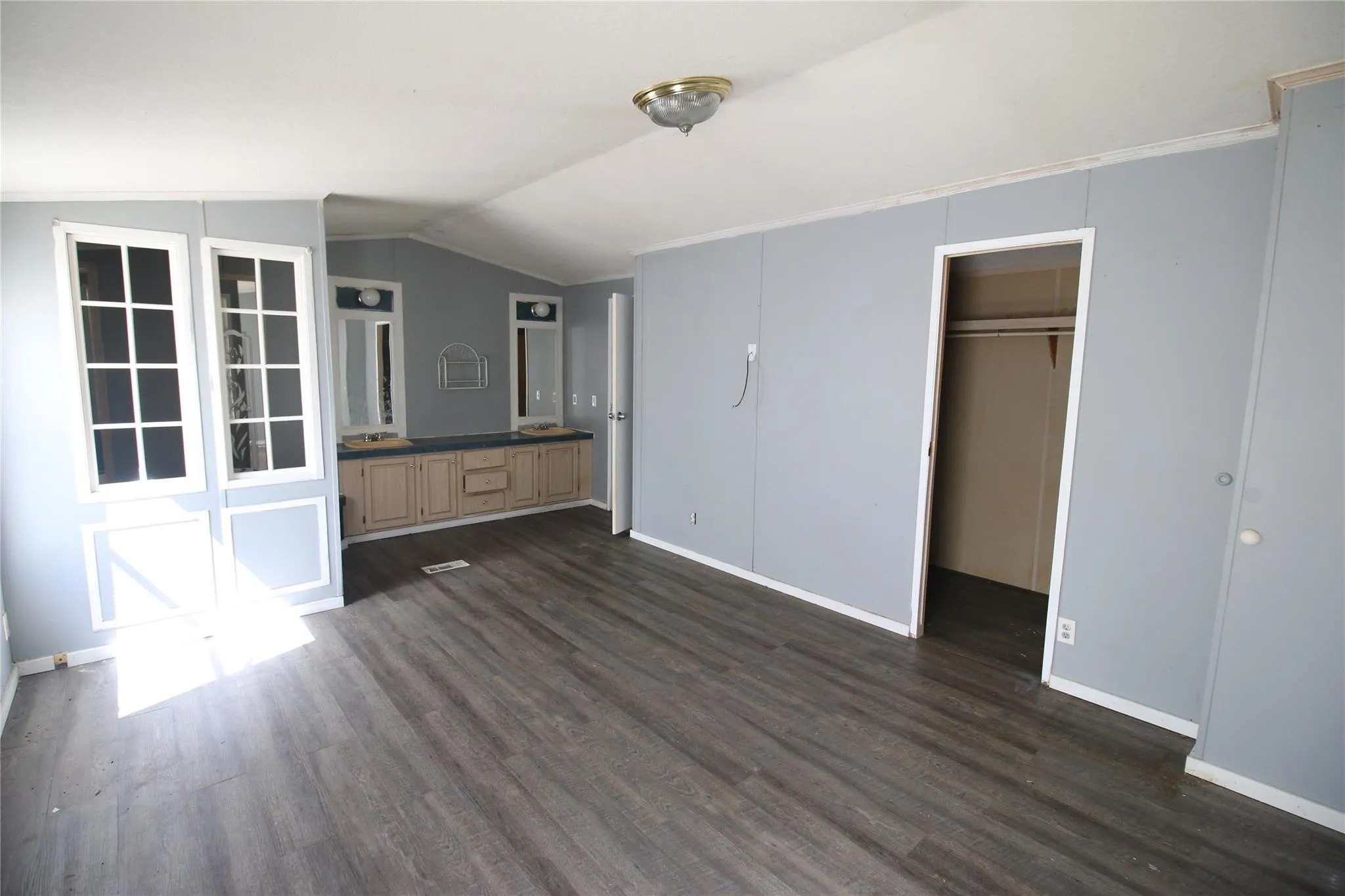Manufactured Home For Rent in Hunt County , 10164 Gaillard Lake, Wills Point, Texas 75169, 3 Bedrooms, 2 Bathrooms, Garage spaces, 2,216 Sqft, built in 1975, Price $1,595, mls#21353548, Real Estate Agent in Wills Point, Homes For Rent in Hunt county, Homes For Rent in Wills Point, Realtor in Wills Point Texas, Real Estate Brokerage Independent Realty Texas, Luminita Cordes Realtor