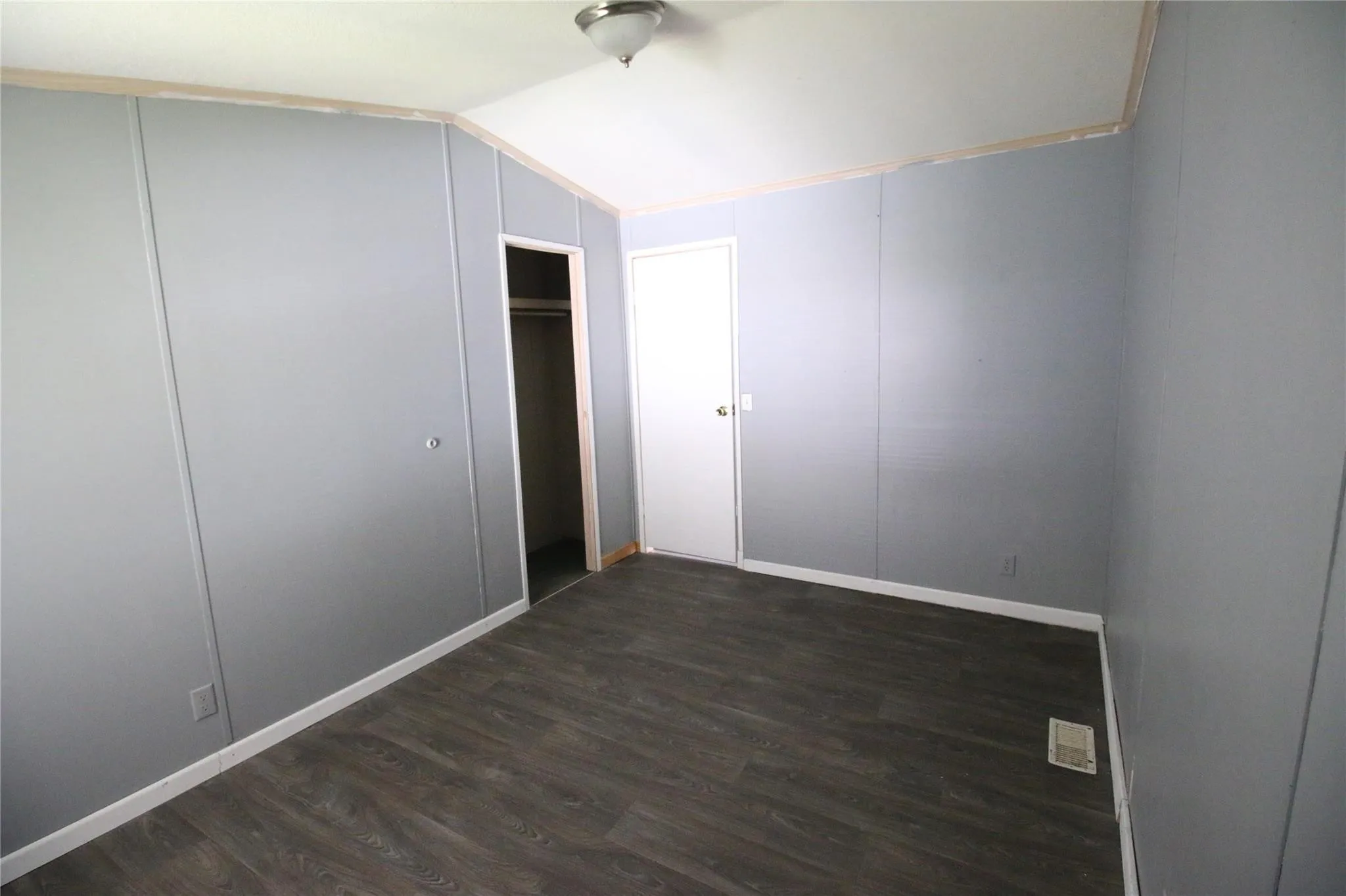 Manufactured Home For Rent in Hunt County , 10164 Gaillard Lake, Wills Point, Texas 75169, 3 Bedrooms, 2 Bathrooms, Garage spaces, 2,216 Sqft, built in 1975, Price $1,595, mls#21353548, Real Estate Agent in Wills Point, Homes For Rent in Hunt county, Homes For Rent in Wills Point, Realtor in Wills Point Texas, Real Estate Brokerage Independent Realty Texas, Luminita Cordes Realtor