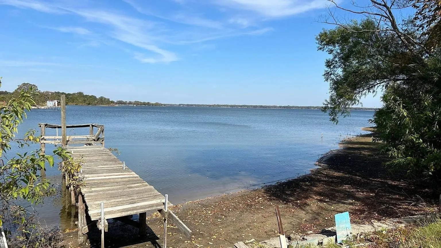 Manufactured Home For Rent in Hunt County , 10164 Gaillard Lake, Wills Point, Texas 75169, 3 Bedrooms, 2 Bathrooms, Garage spaces, 2,216 Sqft, built in 1975, Price $1,595, mls#21353548, Real Estate Agent in Wills Point, Homes For Rent in Hunt county, Homes For Rent in Wills Point, Realtor in Wills Point Texas, Real Estate Brokerage Independent Realty Texas, Luminita Cordes Realtor