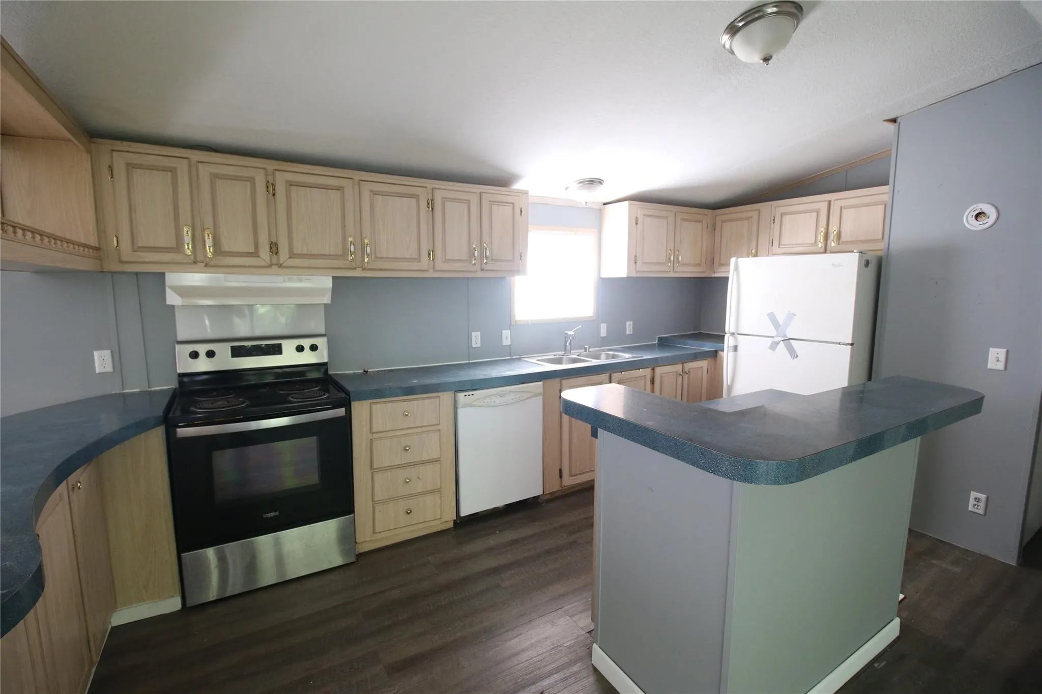 Manufactured Home For Rent in Hunt County , 10164 Gaillard Lake, Wills Point, Texas 75169, 3 Bedrooms, 2 Bathrooms, Garage spaces, 2,216 Sqft, built in 1975, Price $1,595, mls#21353548, Real Estate Agent in Wills Point, Homes For Rent in Hunt county, Homes For Rent in Wills Point, Realtor in Wills Point Texas, Real Estate Brokerage Independent Realty Texas, Luminita Cordes Realtor