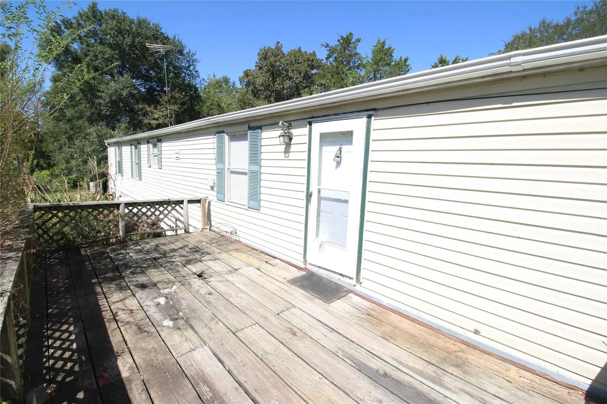 Manufactured Home For Rent in Hunt County , 10164 Gaillard Lake, Wills Point, Texas 75169, 3 Bedrooms, 2 Bathrooms, Garage spaces, 2,216 Sqft, built in 1975, Price $1,595, mls#21353548, Real Estate Agent in Wills Point, Homes For Rent in Hunt county, Homes For Rent in Wills Point, Realtor in Wills Point Texas, Real Estate Brokerage Independent Realty Texas, Luminita Cordes Realtor