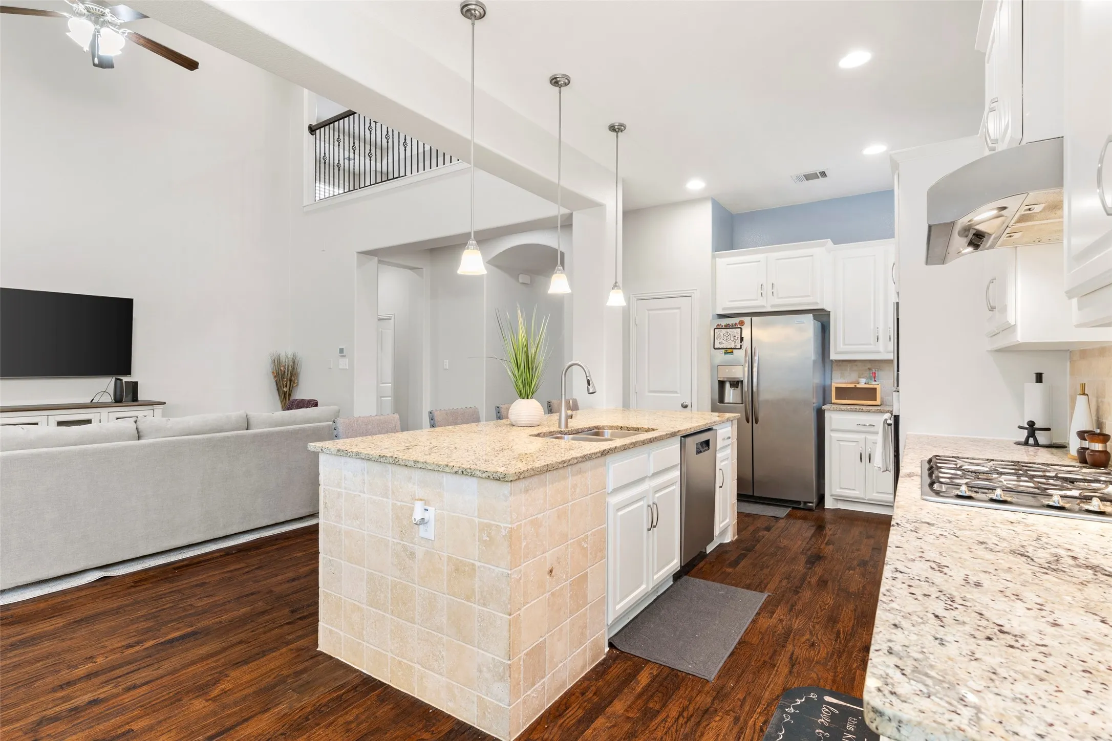 Single Family Residence For Sale in Collin County , 1720 Fountain Vista View, Wylie, Texas 75098, 4 Bedroom, 3 Bathroom, 2 Garage spaces, 3,446 Sqft, built in 2016, mls#21351948, Real Estate Agent in Wylie, Homes For Sale in Collin county, Homes For Sale in Wylie, Realtor in Wylie Texas, Real Estate Brokerage Independent Realty Texas, Luminita Cordes Realtor