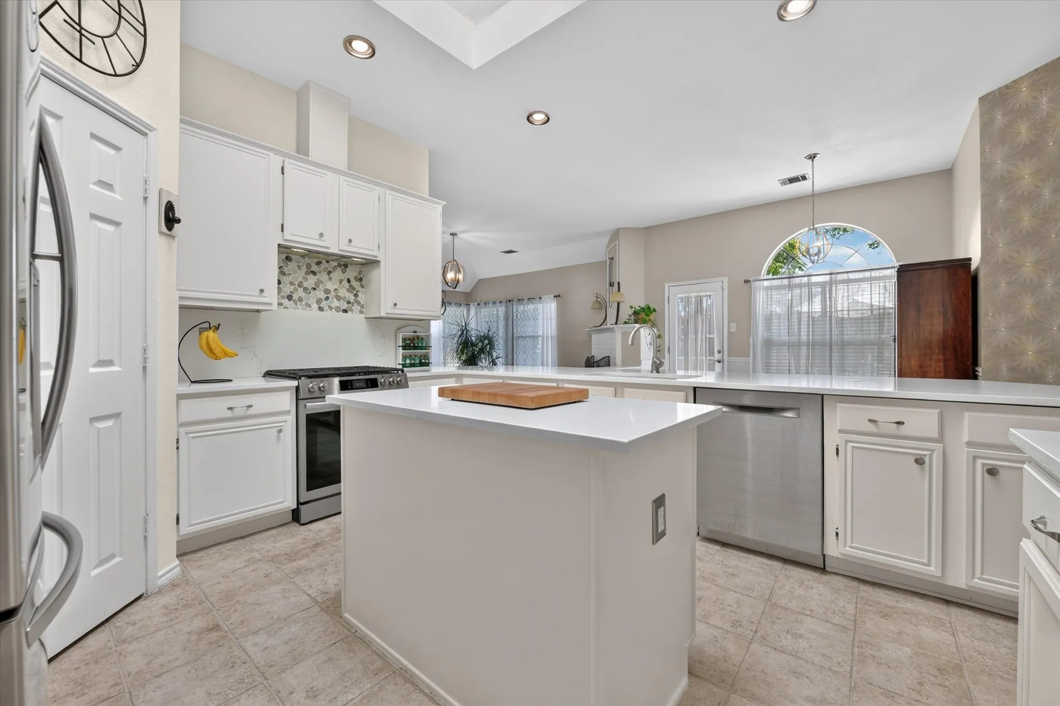 Single Family Residence For Sale in Denton County , 4728 Prescott Drive, Flower Mound, Texas 75028, 4 Bedroom, 2 Bathroom, 2 Garage spaces, 2,034 Sqft, built in 1993, mls#21353079, Real Estate Agent in Flower Mound, Homes For Sale in Denton county, Homes For Sale in Flower Mound, Realtor in Flower Mound Texas, Real Estate Brokerage Independent Realty Texas, Luminita Cordes Realtor