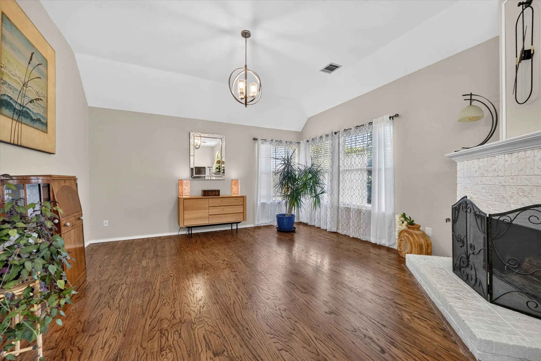 Single Family Residence For Sale in Denton County , 4728 Prescott Drive, Flower Mound, Texas 75028, 4 Bedroom, 2 Bathroom, 2 Garage spaces, 2,034 Sqft, built in 1993, mls#21353079, Real Estate Agent in Flower Mound, Homes For Sale in Denton county, Homes For Sale in Flower Mound, Realtor in Flower Mound Texas, Real Estate Brokerage Independent Realty Texas, Luminita Cordes Realtor