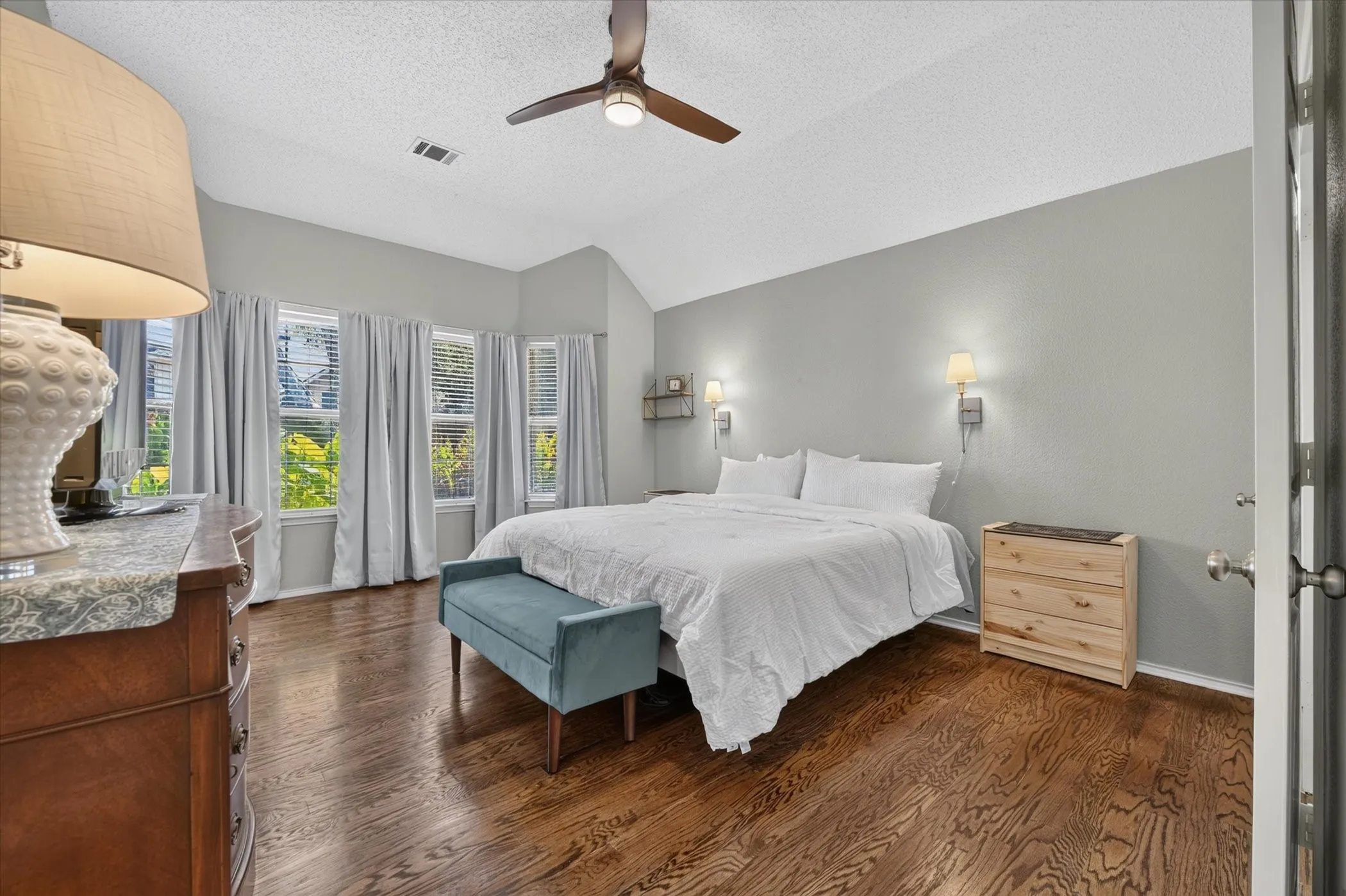 Single Family Residence For Sale in Denton County , 4728 Prescott Drive, Flower Mound, Texas 75028, 4 Bedroom, 2 Bathroom, 2 Garage spaces, 2,034 Sqft, built in 1993, mls#21353079, Real Estate Agent in Flower Mound, Homes For Sale in Denton county, Homes For Sale in Flower Mound, Realtor in Flower Mound Texas, Real Estate Brokerage Independent Realty Texas, Luminita Cordes Realtor
