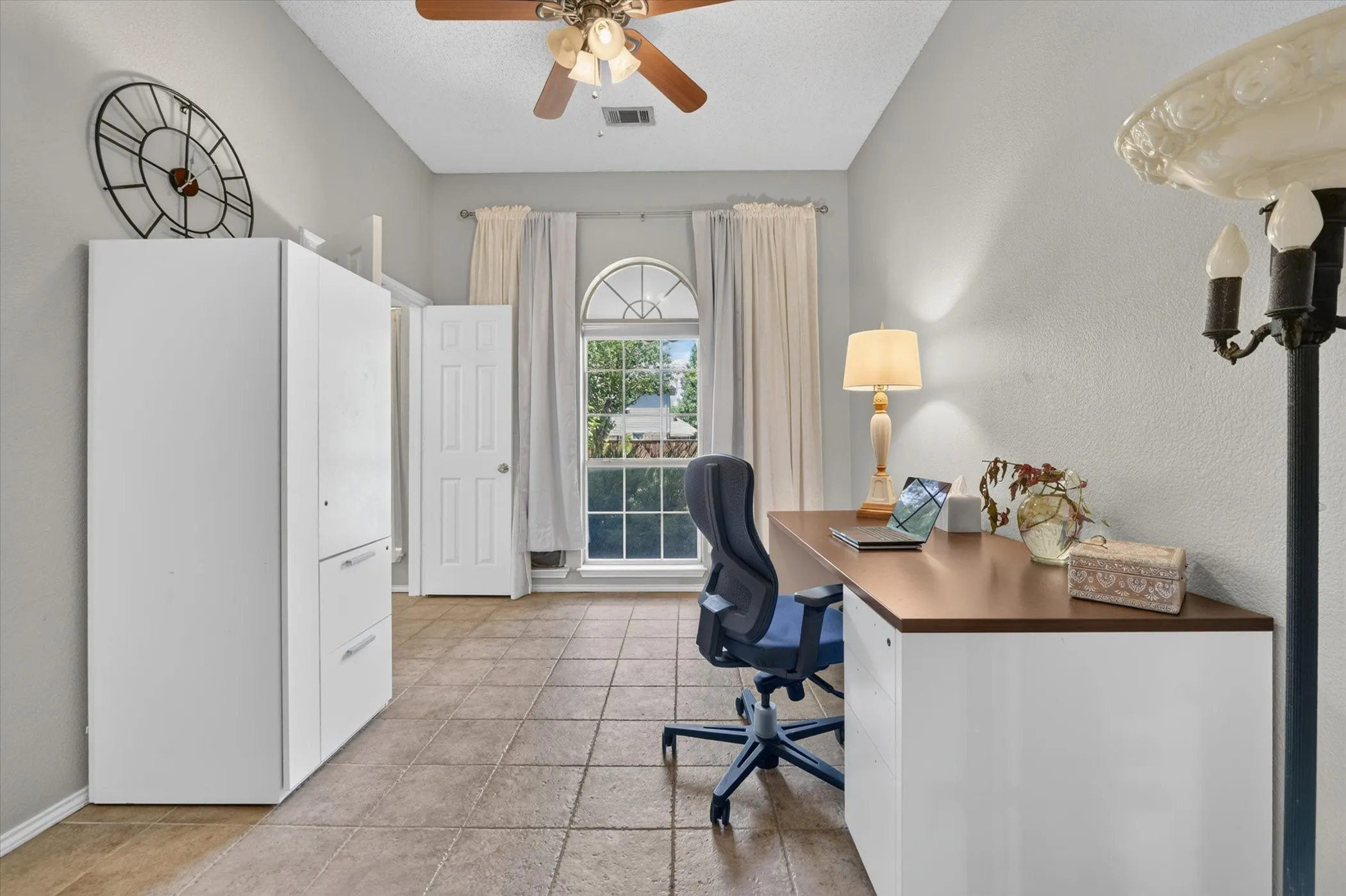 Single Family Residence For Sale in Denton County , 4728 Prescott Drive, Flower Mound, Texas 75028, 4 Bedroom, 2 Bathroom, 2 Garage spaces, 2,034 Sqft, built in 1993, mls#21353079, Real Estate Agent in Flower Mound, Homes For Sale in Denton county, Homes For Sale in Flower Mound, Realtor in Flower Mound Texas, Real Estate Brokerage Independent Realty Texas, Luminita Cordes Realtor