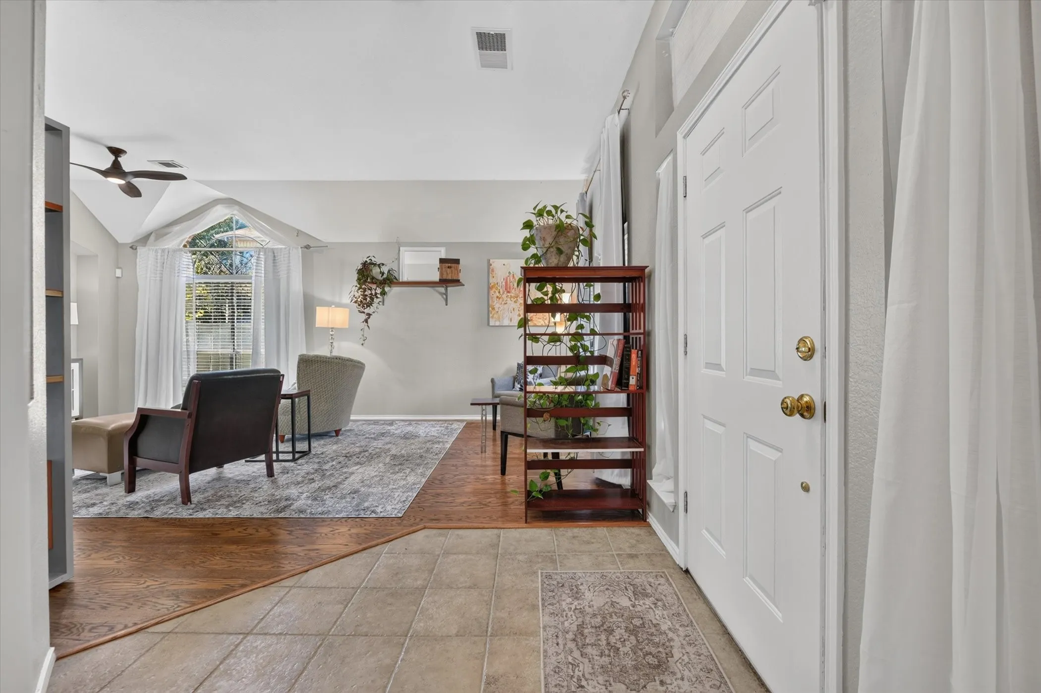 Single Family Residence For Sale in Denton County , 4728 Prescott Drive, Flower Mound, Texas 75028, 4 Bedroom, 2 Bathroom, 2 Garage spaces, 2,034 Sqft, built in 1993, mls#21353079, Real Estate Agent in Flower Mound, Homes For Sale in Denton county, Homes For Sale in Flower Mound, Realtor in Flower Mound Texas, Real Estate Brokerage Independent Realty Texas, Luminita Cordes Realtor