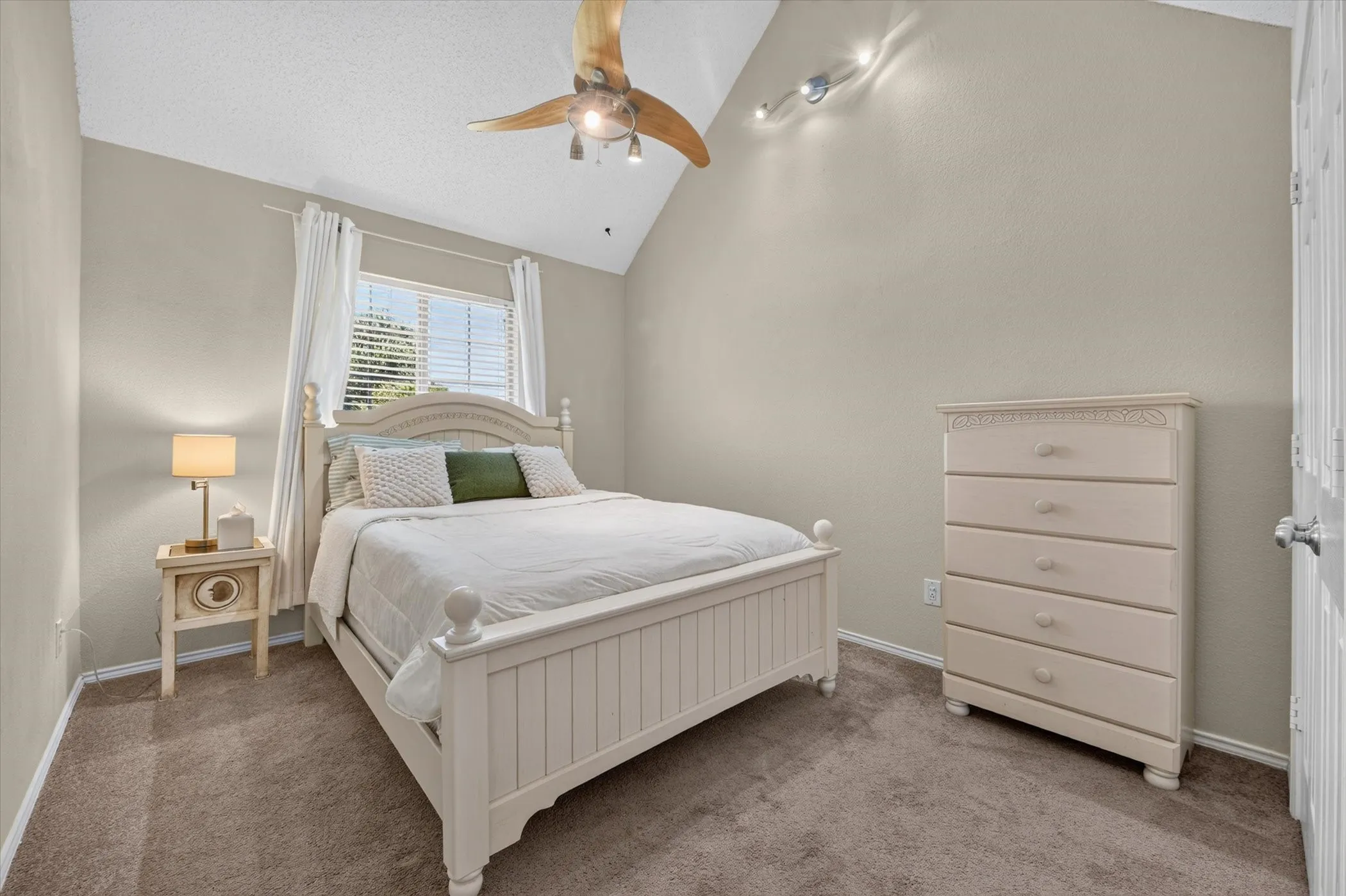 Single Family Residence For Sale in Denton County , 4728 Prescott Drive, Flower Mound, Texas 75028, 4 Bedroom, 2 Bathroom, 2 Garage spaces, 2,034 Sqft, built in 1993, mls#21353079, Real Estate Agent in Flower Mound, Homes For Sale in Denton county, Homes For Sale in Flower Mound, Realtor in Flower Mound Texas, Real Estate Brokerage Independent Realty Texas, Luminita Cordes Realtor