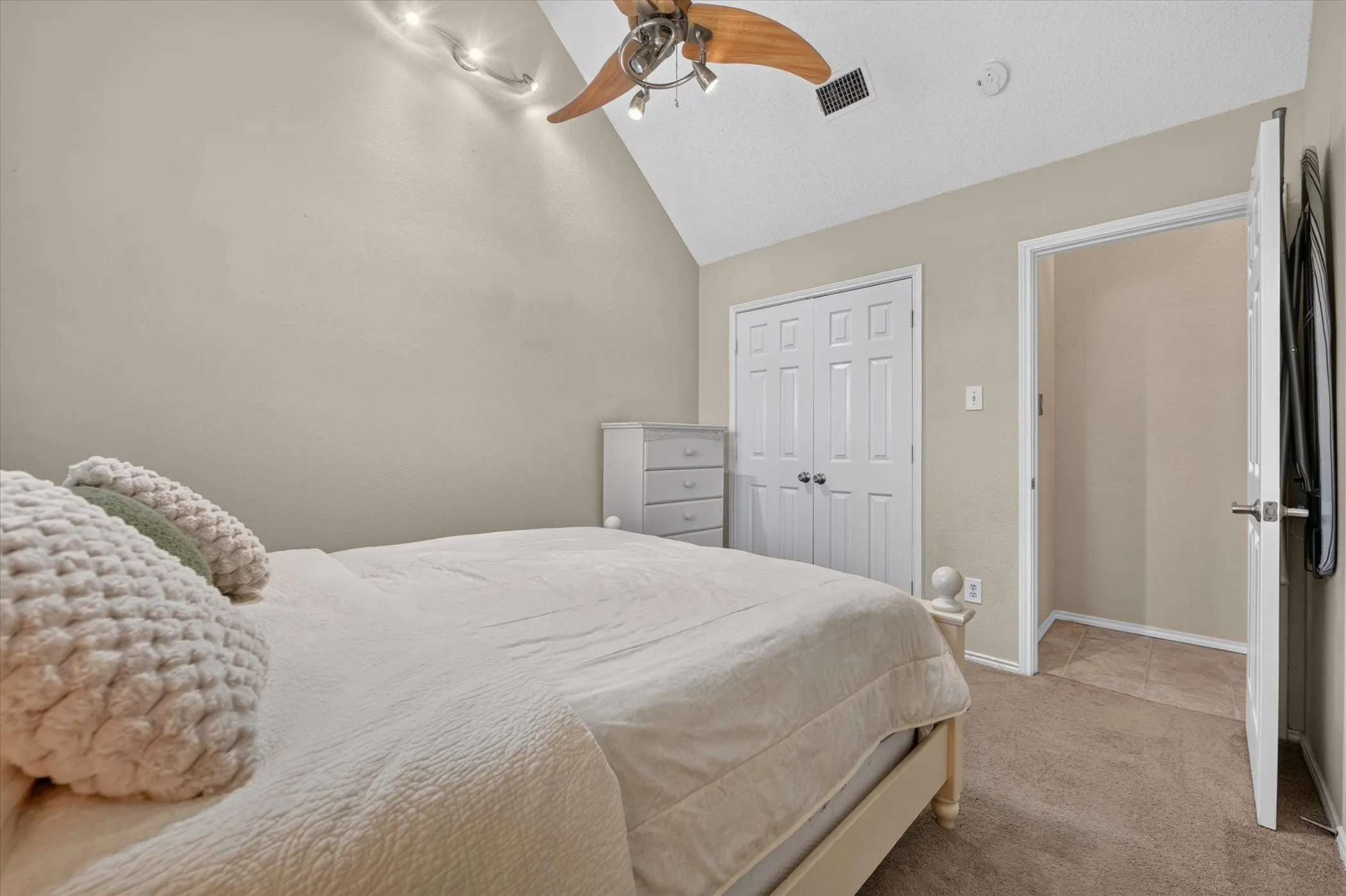 Single Family Residence For Sale in Denton County , 4728 Prescott Drive, Flower Mound, Texas 75028, 4 Bedroom, 2 Bathroom, 2 Garage spaces, 2,034 Sqft, built in 1993, mls#21353079, Real Estate Agent in Flower Mound, Homes For Sale in Denton county, Homes For Sale in Flower Mound, Realtor in Flower Mound Texas, Real Estate Brokerage Independent Realty Texas, Luminita Cordes Realtor