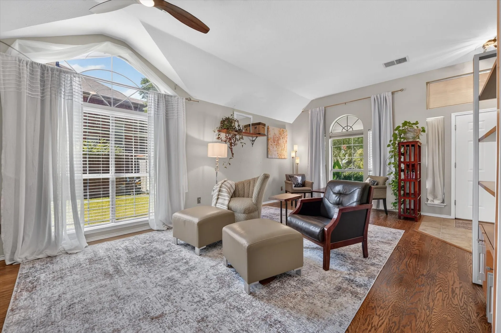 Single Family Residence For Sale in Denton County , 4728 Prescott Drive, Flower Mound, Texas 75028, 4 Bedroom, 2 Bathroom, 2 Garage spaces, 2,034 Sqft, built in 1993, mls#21353079, Real Estate Agent in Flower Mound, Homes For Sale in Denton county, Homes For Sale in Flower Mound, Realtor in Flower Mound Texas, Real Estate Brokerage Independent Realty Texas, Luminita Cordes Realtor