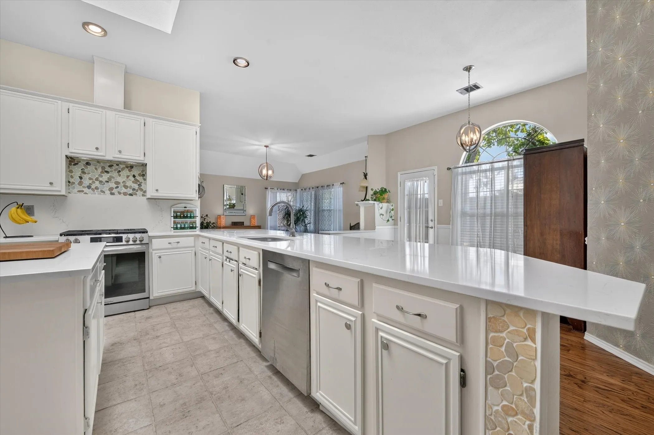 Single Family Residence For Sale in Denton County , 4728 Prescott Drive, Flower Mound, Texas 75028, 4 Bedroom, 2 Bathroom, 2 Garage spaces, 2,034 Sqft, built in 1993, mls#21353079, Real Estate Agent in Flower Mound, Homes For Sale in Denton county, Homes For Sale in Flower Mound, Realtor in Flower Mound Texas, Real Estate Brokerage Independent Realty Texas, Luminita Cordes Realtor
