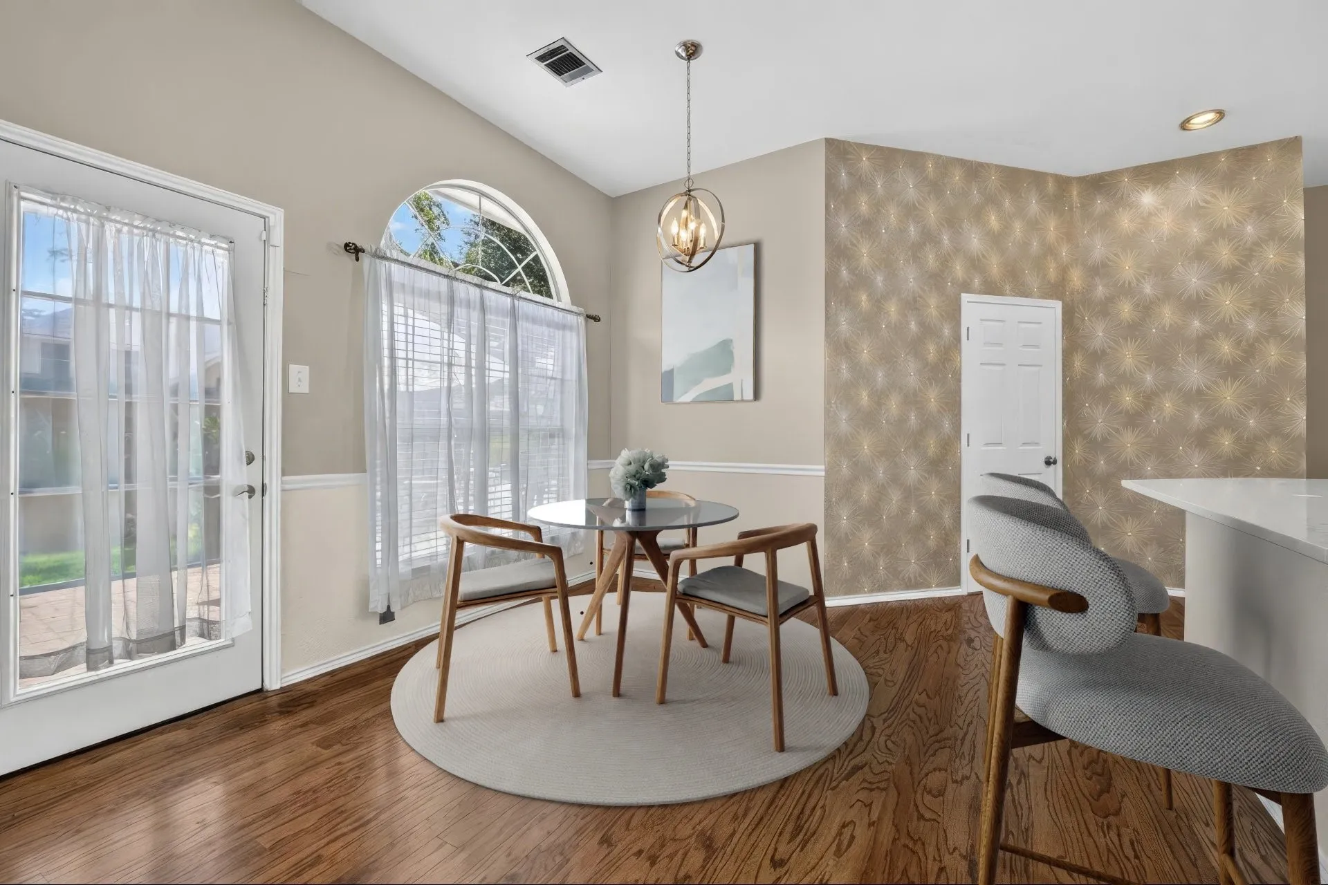 This room has been virtually staged.