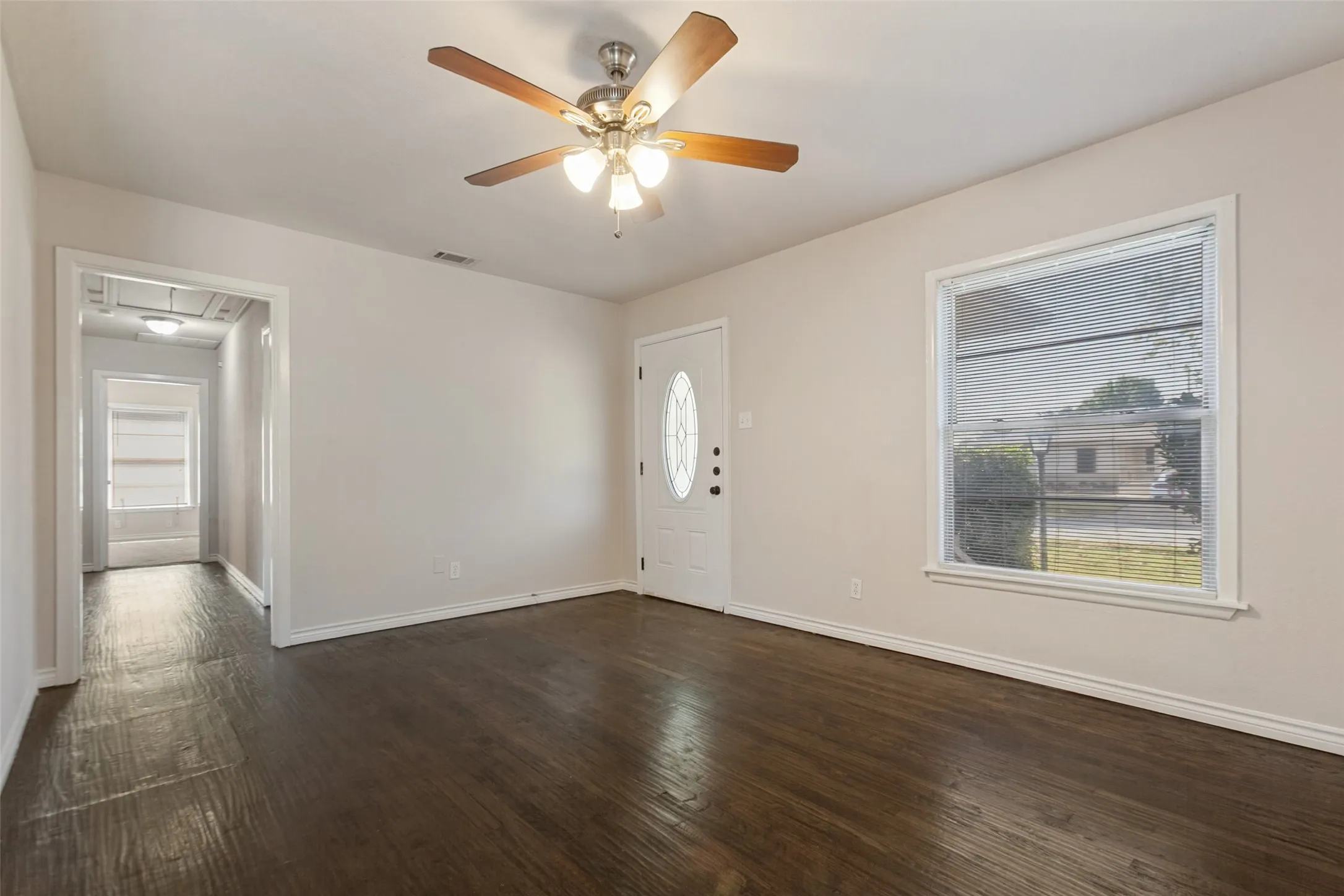 Single Family Residence For Rent in Dallas County , 1769 Crestridge Drive, Garland, Texas 75042, 3 Bedroom, 2 Bathroom, 1 Garage spaces, 1,477 Sqft, built in 1953, mls#21320221, Real Estate Agent in Garland, Homes For Rent in Dallas county, Homes For Rent in Garland, Realtor in Garland Texas, Real Estate Brokerage Independent Realty Texas, Luminita Cordes Realtor