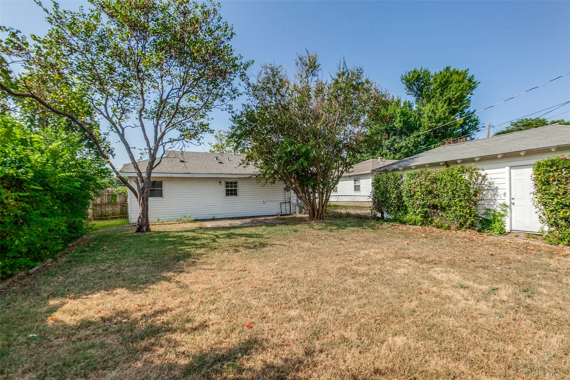 Single Family Residence For Rent in Dallas County , 1769 Crestridge Drive, Garland, Texas 75042, 3 Bedroom, 2 Bathroom, 1 Garage spaces, 1,477 Sqft, built in 1953, mls#21320221, Real Estate Agent in Garland, Homes For Rent in Dallas county, Homes For Rent in Garland, Realtor in Garland Texas, Real Estate Brokerage Independent Realty Texas, Luminita Cordes Realtor