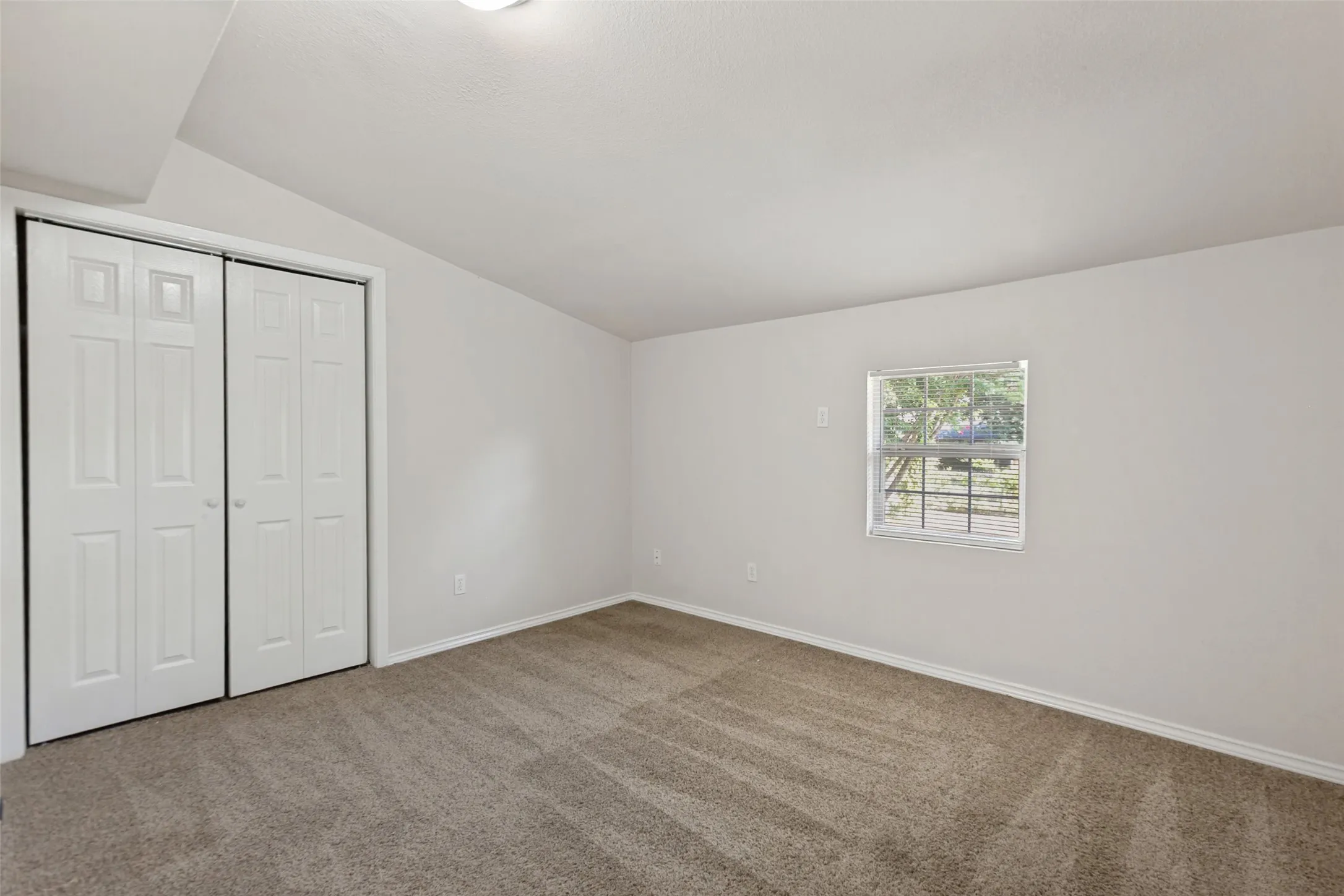 Single Family Residence For Rent in Dallas County , 1769 Crestridge Drive, Garland, Texas 75042, 3 Bedroom, 2 Bathroom, 1 Garage spaces, 1,477 Sqft, built in 1953, mls#21320221, Real Estate Agent in Garland, Homes For Rent in Dallas county, Homes For Rent in Garland, Realtor in Garland Texas, Real Estate Brokerage Independent Realty Texas, Luminita Cordes Realtor
