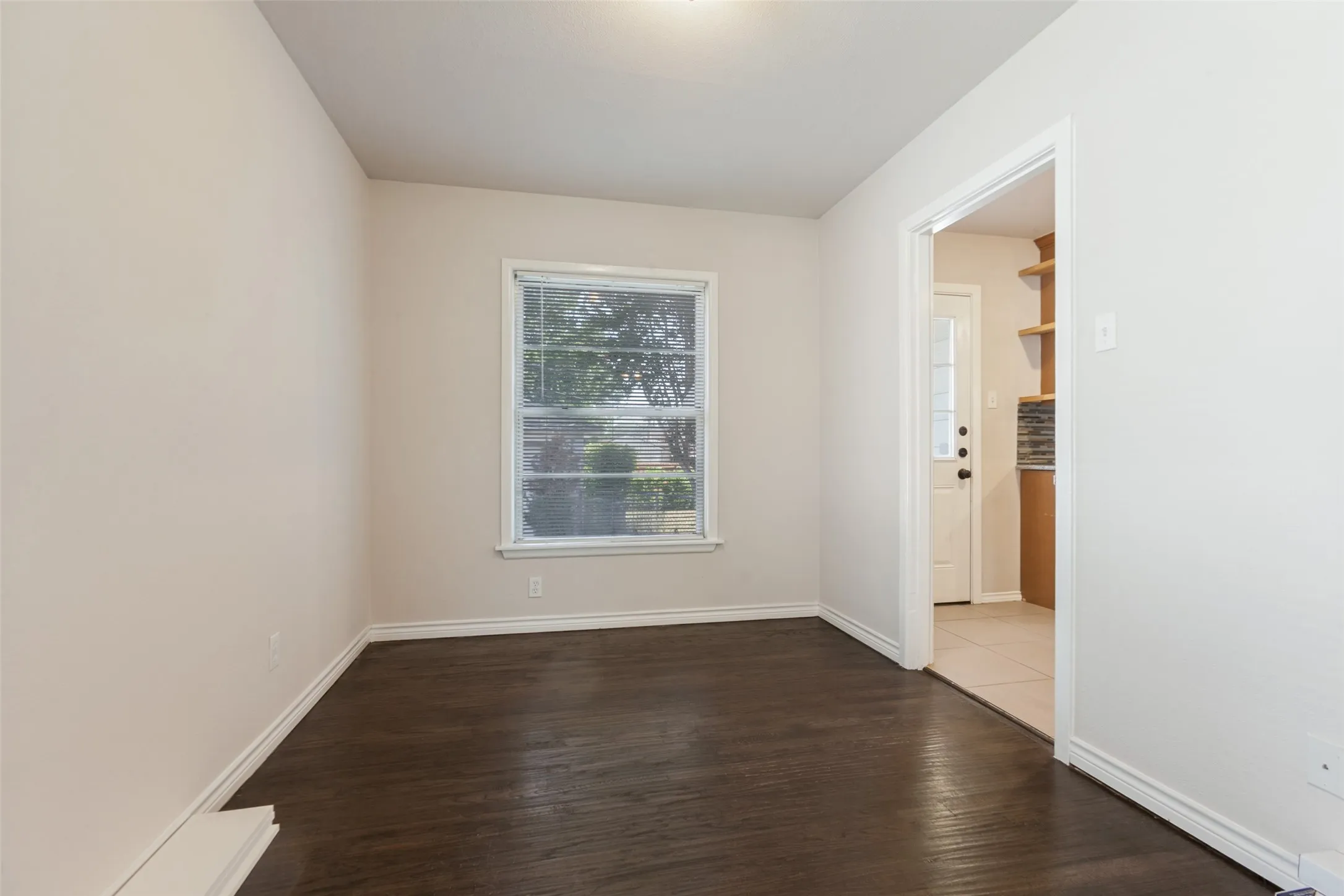 Single Family Residence For Rent in Dallas County , 1769 Crestridge Drive, Garland, Texas 75042, 3 Bedroom, 2 Bathroom, 1 Garage spaces, 1,477 Sqft, built in 1953, mls#21320221, Real Estate Agent in Garland, Homes For Rent in Dallas county, Homes For Rent in Garland, Realtor in Garland Texas, Real Estate Brokerage Independent Realty Texas, Luminita Cordes Realtor
