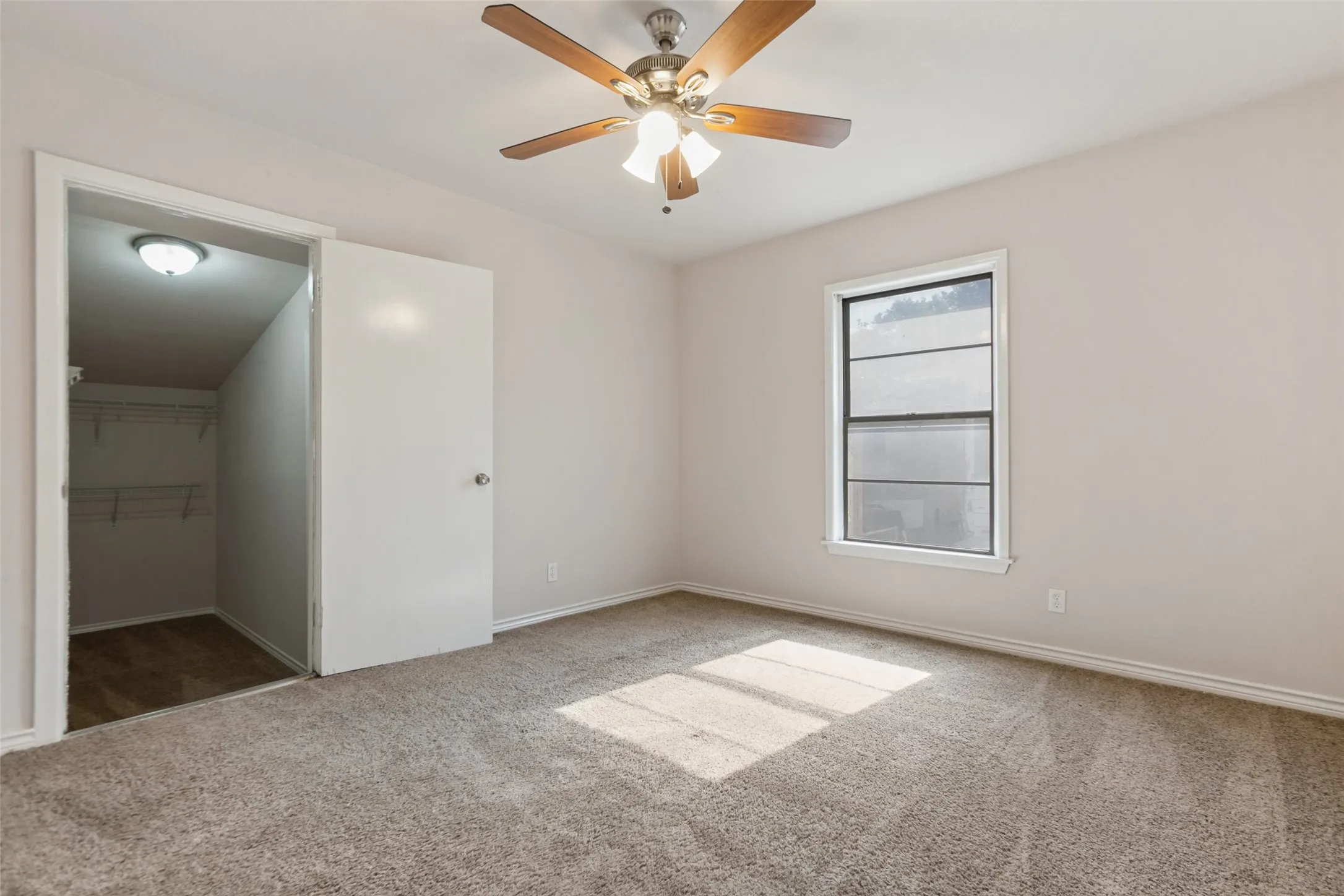 Single Family Residence For Rent in Dallas County , 1769 Crestridge Drive, Garland, Texas 75042, 3 Bedroom, 2 Bathroom, 1 Garage spaces, 1,477 Sqft, built in 1953, mls#21320221, Real Estate Agent in Garland, Homes For Rent in Dallas county, Homes For Rent in Garland, Realtor in Garland Texas, Real Estate Brokerage Independent Realty Texas, Luminita Cordes Realtor