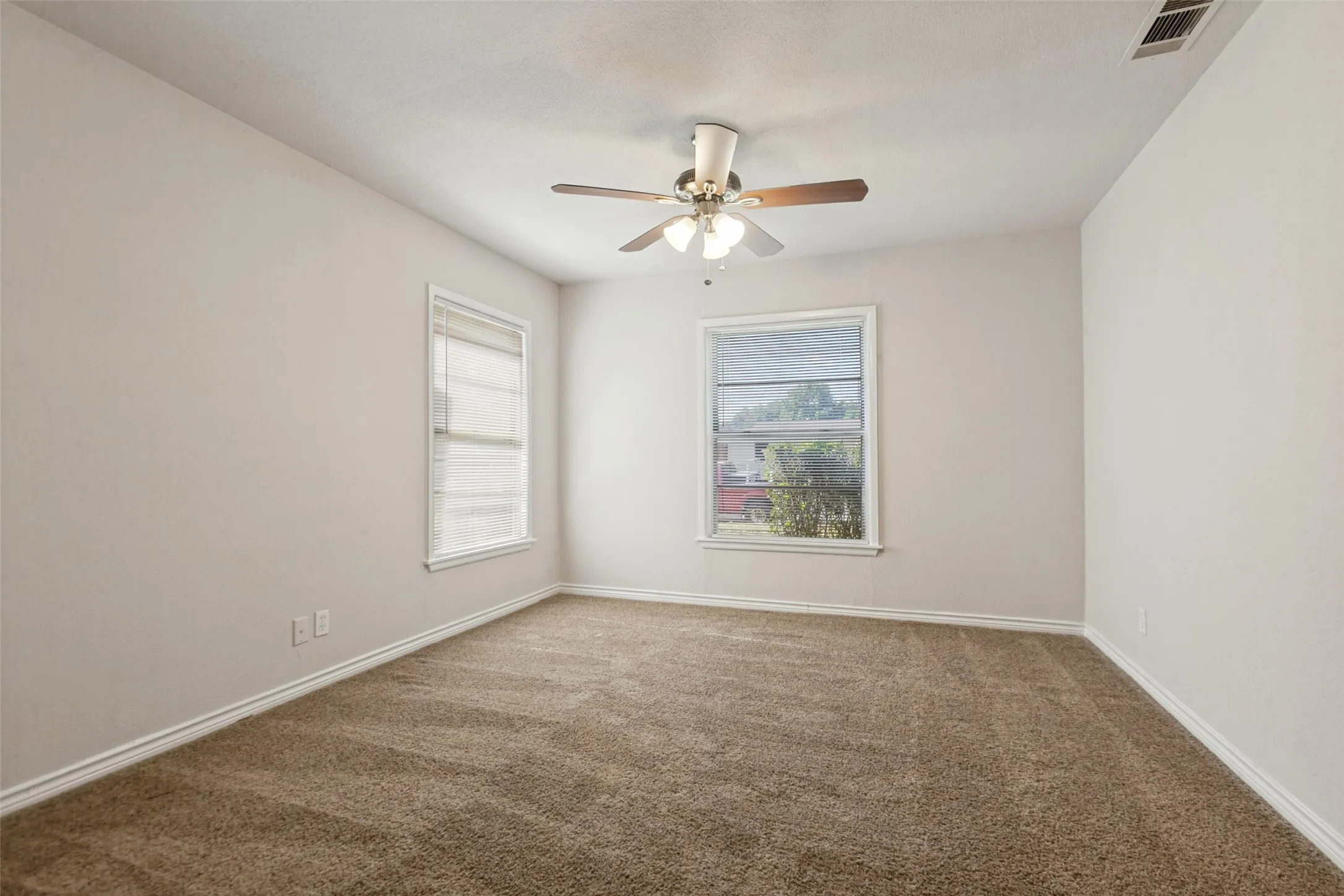 Single Family Residence For Rent in Dallas County , 1769 Crestridge Drive, Garland, Texas 75042, 3 Bedroom, 2 Bathroom, 1 Garage spaces, 1,477 Sqft, built in 1953, mls#21320221, Real Estate Agent in Garland, Homes For Rent in Dallas county, Homes For Rent in Garland, Realtor in Garland Texas, Real Estate Brokerage Independent Realty Texas, Luminita Cordes Realtor