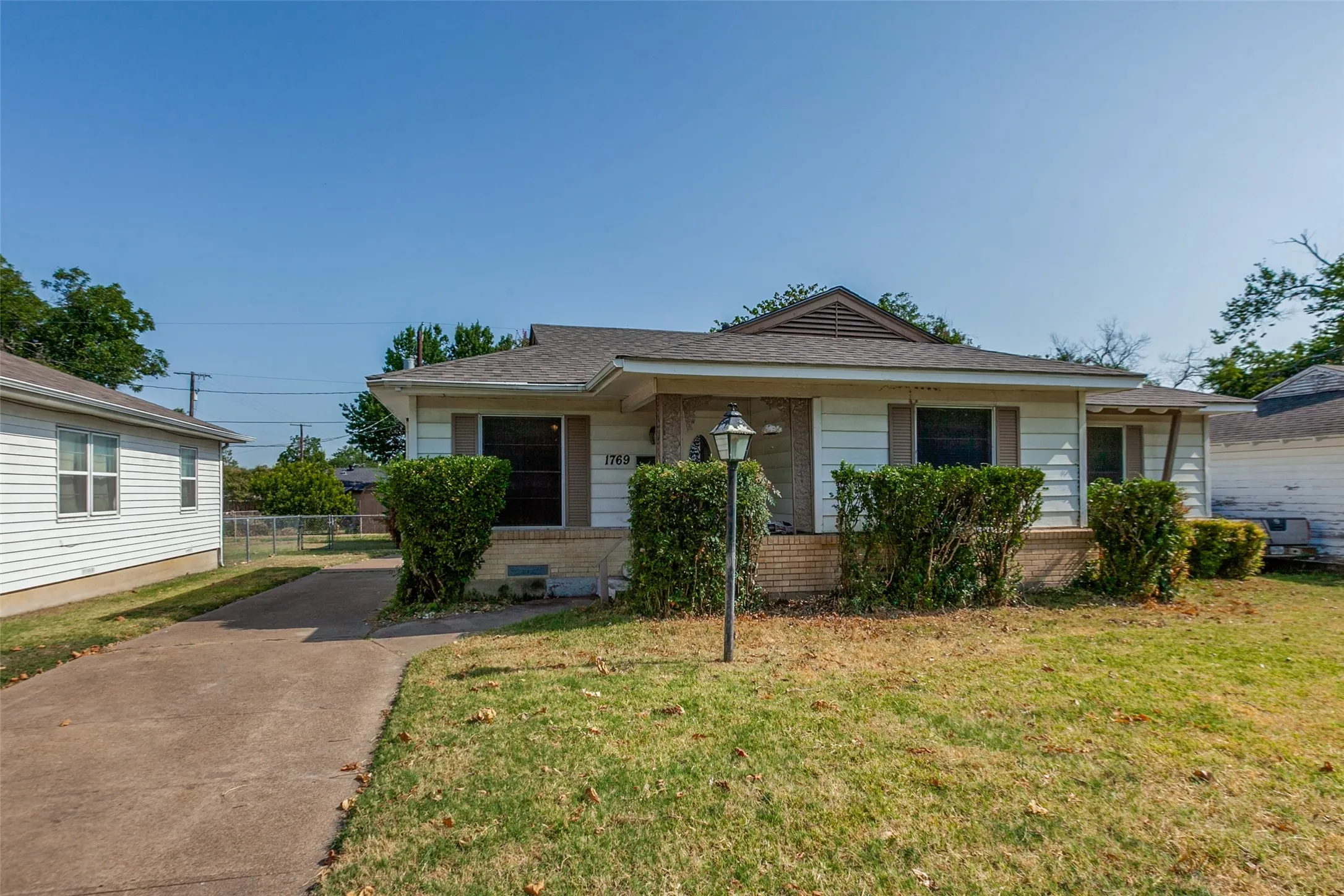 Single Family Residence For Rent in Dallas County , 1769 Crestridge Drive, Garland, Texas 75042, 3 Bedroom, 2 Bathroom, 1 Garage spaces, 1,477 Sqft, built in 1953, mls#21320221, Real Estate Agent in Garland, Homes For Rent in Dallas county, Homes For Rent in Garland, Realtor in Garland Texas, Real Estate Brokerage Independent Realty Texas, Luminita Cordes Realtor