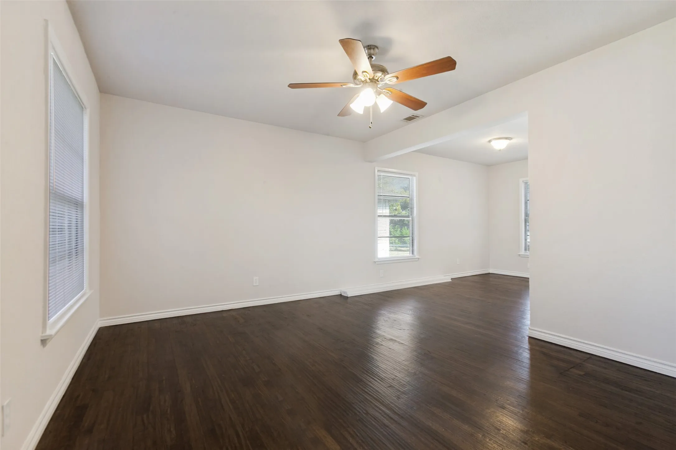Single Family Residence For Rent in Dallas County , 1769 Crestridge Drive, Garland, Texas 75042, 3 Bedroom, 2 Bathroom, 1 Garage spaces, 1,477 Sqft, built in 1953, mls#21320221, Real Estate Agent in Garland, Homes For Rent in Dallas county, Homes For Rent in Garland, Realtor in Garland Texas, Real Estate Brokerage Independent Realty Texas, Luminita Cordes Realtor