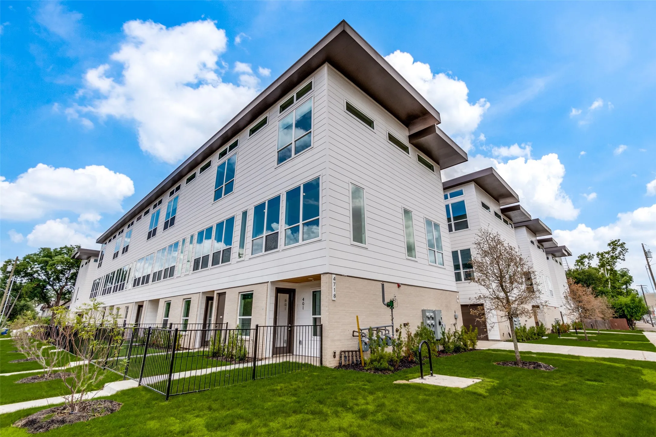 Townhouse For Rent in Dallas County , 4718 Bryan Street 504, Dallas, Texas 75204, 2 Bedroom, 3 Bathroom, 2 Garage spaces, 1,469 Sqft, built in 2024, mls#21353555, Real Estate Agent in Dallas, Homes For Rent in Dallas county, Homes For Rent in Dallas, Realtor in Dallas Texas, Real Estate Brokerage Independent Realty Texas, Luminita Cordes Realtor