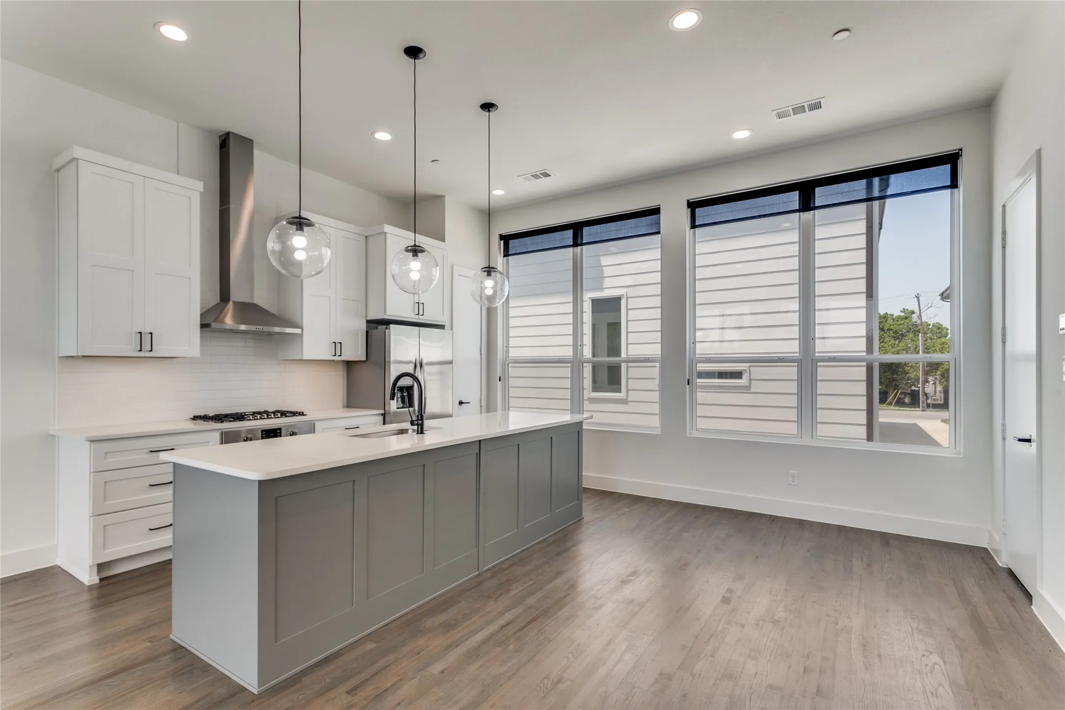 Townhouse For Rent in Dallas County , 4718 Bryan Street 504, Dallas, Texas 75204, 2 Bedroom, 3 Bathroom, 2 Garage spaces, 1,469 Sqft, built in 2024, mls#21353555, Real Estate Agent in Dallas, Homes For Rent in Dallas county, Homes For Rent in Dallas, Realtor in Dallas Texas, Real Estate Brokerage Independent Realty Texas, Luminita Cordes Realtor