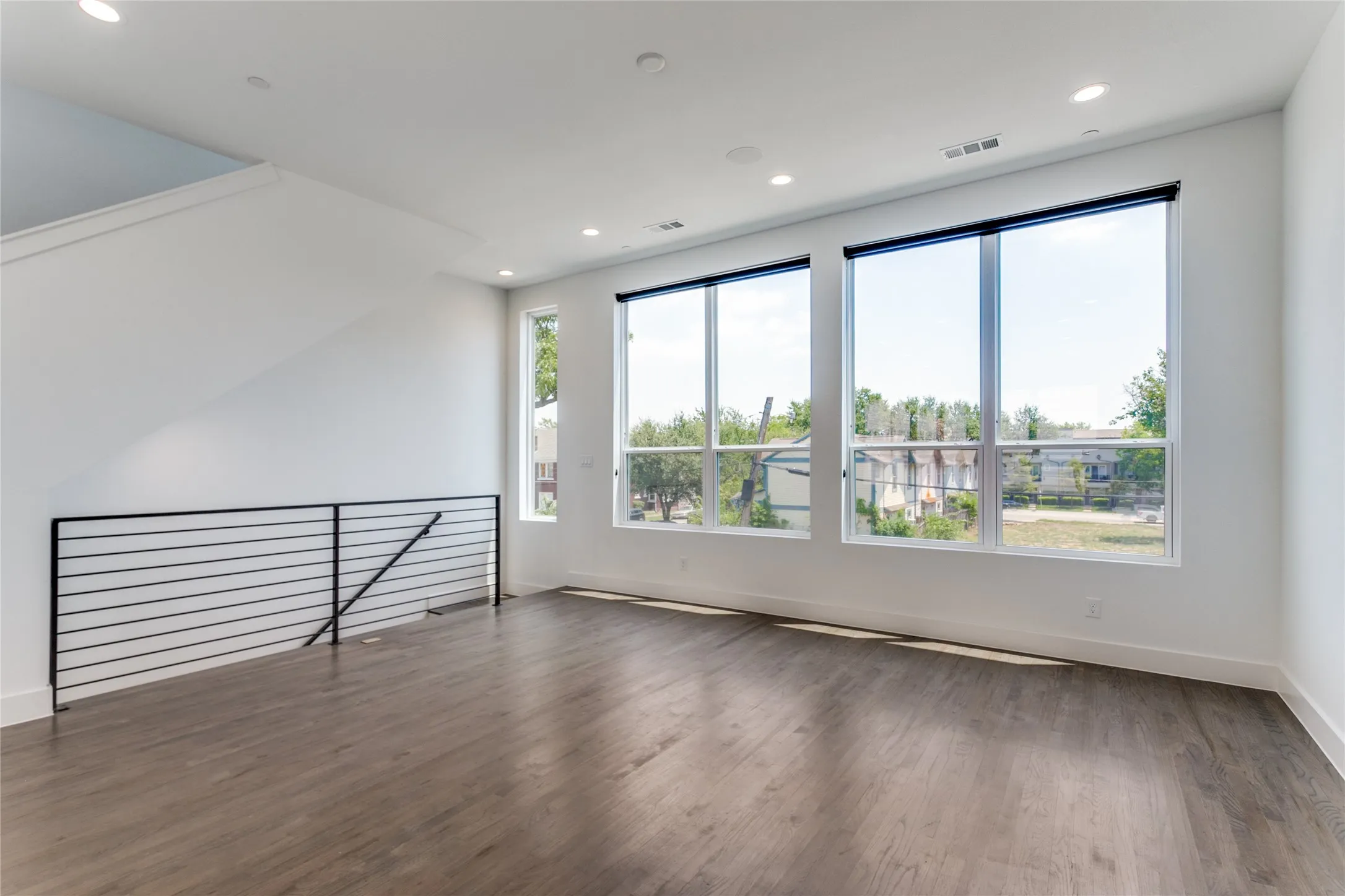 Townhouse For Rent in Dallas County , 4718 Bryan Street 504, Dallas, Texas 75204, 2 Bedroom, 3 Bathroom, 2 Garage spaces, 1,469 Sqft, built in 2024, mls#21353555, Real Estate Agent in Dallas, Homes For Rent in Dallas county, Homes For Rent in Dallas, Realtor in Dallas Texas, Real Estate Brokerage Independent Realty Texas, Luminita Cordes Realtor