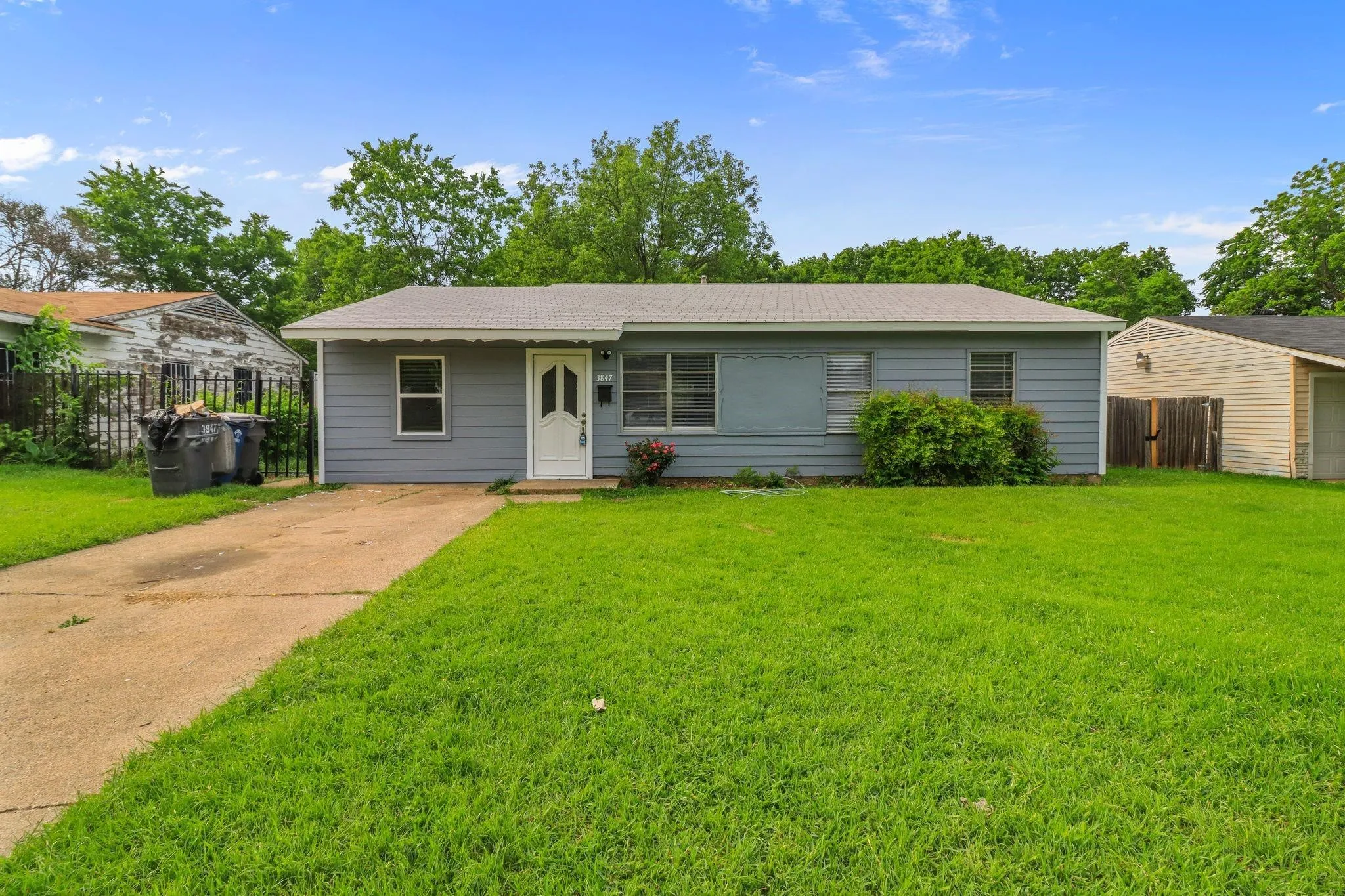 Single Family Residence For Rent in Dallas County , 3847 Castle Hills Drive, Dallas, Texas 75241, 4 Bedroom, 2 Bathroom, Garage spaces, 1,212 Sqft, built in 1958, mls#21353563, Real Estate Agent in Dallas, Homes For Rent in Dallas county, Homes For Rent in Dallas, Realtor in Dallas Texas, Real Estate Brokerage Independent Realty Texas, Luminita Cordes Realtor