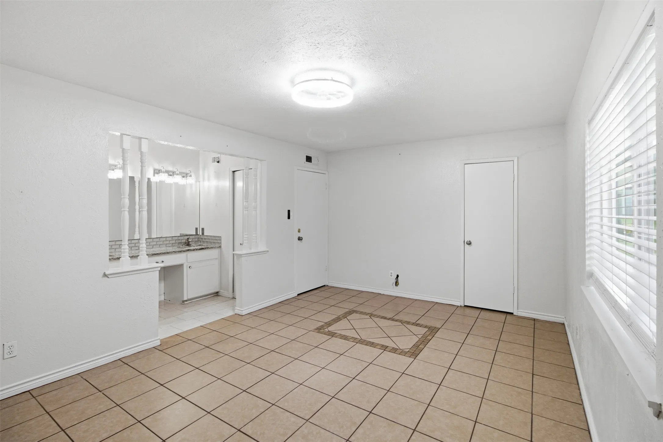 Single Family Residence For Rent in Dallas County , 3709 Yaupon Drive, Grand Prairie, Texas 75052, 3 Bedroom, 2 Bathroom, 2 Garage spaces, 1,479 Sqft, built in 1982, mls#21351314, Real Estate Agent in Grand Prairie, Homes For Rent in Dallas county, Homes For Rent in Grand Prairie, Realtor in Grand Prairie Texas, Real Estate Brokerage Independent Realty Texas, Luminita Cordes Realtor