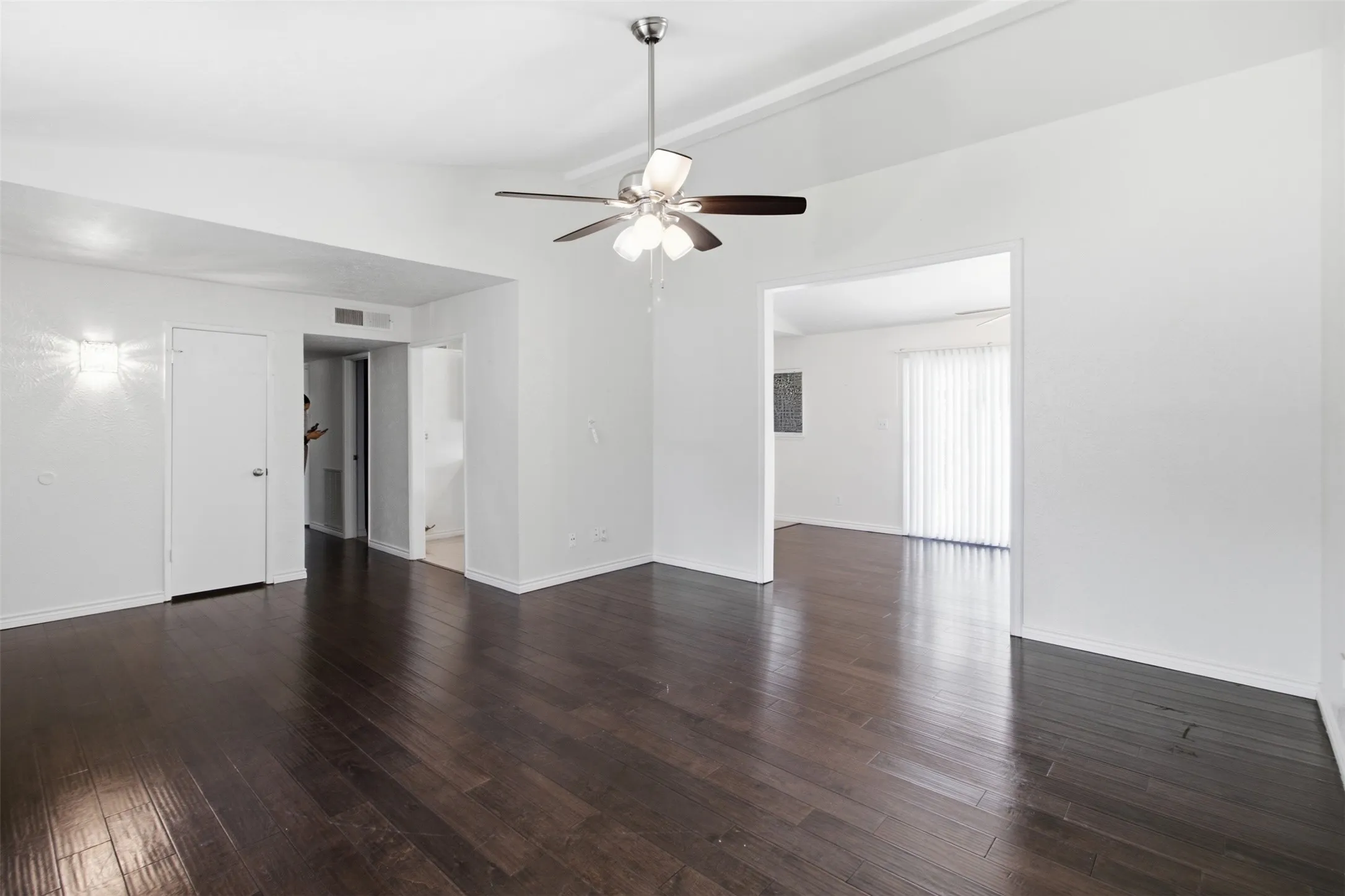 Single Family Residence For Rent in Dallas County , 3709 Yaupon Drive, Grand Prairie, Texas 75052, 3 Bedroom, 2 Bathroom, 2 Garage spaces, 1,479 Sqft, built in 1982, mls#21351314, Real Estate Agent in Grand Prairie, Homes For Rent in Dallas county, Homes For Rent in Grand Prairie, Realtor in Grand Prairie Texas, Real Estate Brokerage Independent Realty Texas, Luminita Cordes Realtor