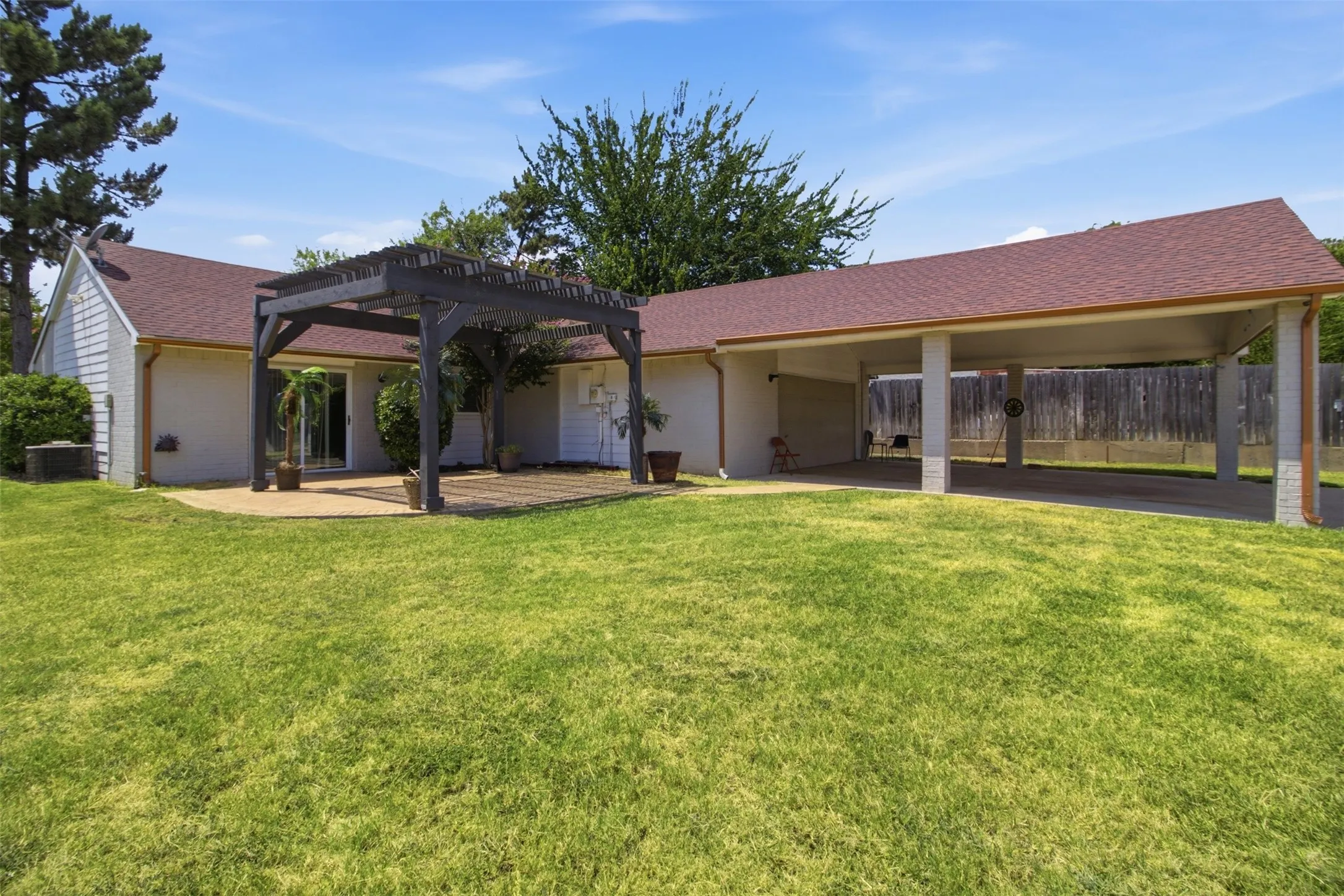 Single Family Residence For Rent in Dallas County , 3709 Yaupon Drive, Grand Prairie, Texas 75052, 3 Bedroom, 2 Bathroom, 2 Garage spaces, 1,479 Sqft, built in 1982, mls#21351314, Real Estate Agent in Grand Prairie, Homes For Rent in Dallas county, Homes For Rent in Grand Prairie, Realtor in Grand Prairie Texas, Real Estate Brokerage Independent Realty Texas, Luminita Cordes Realtor