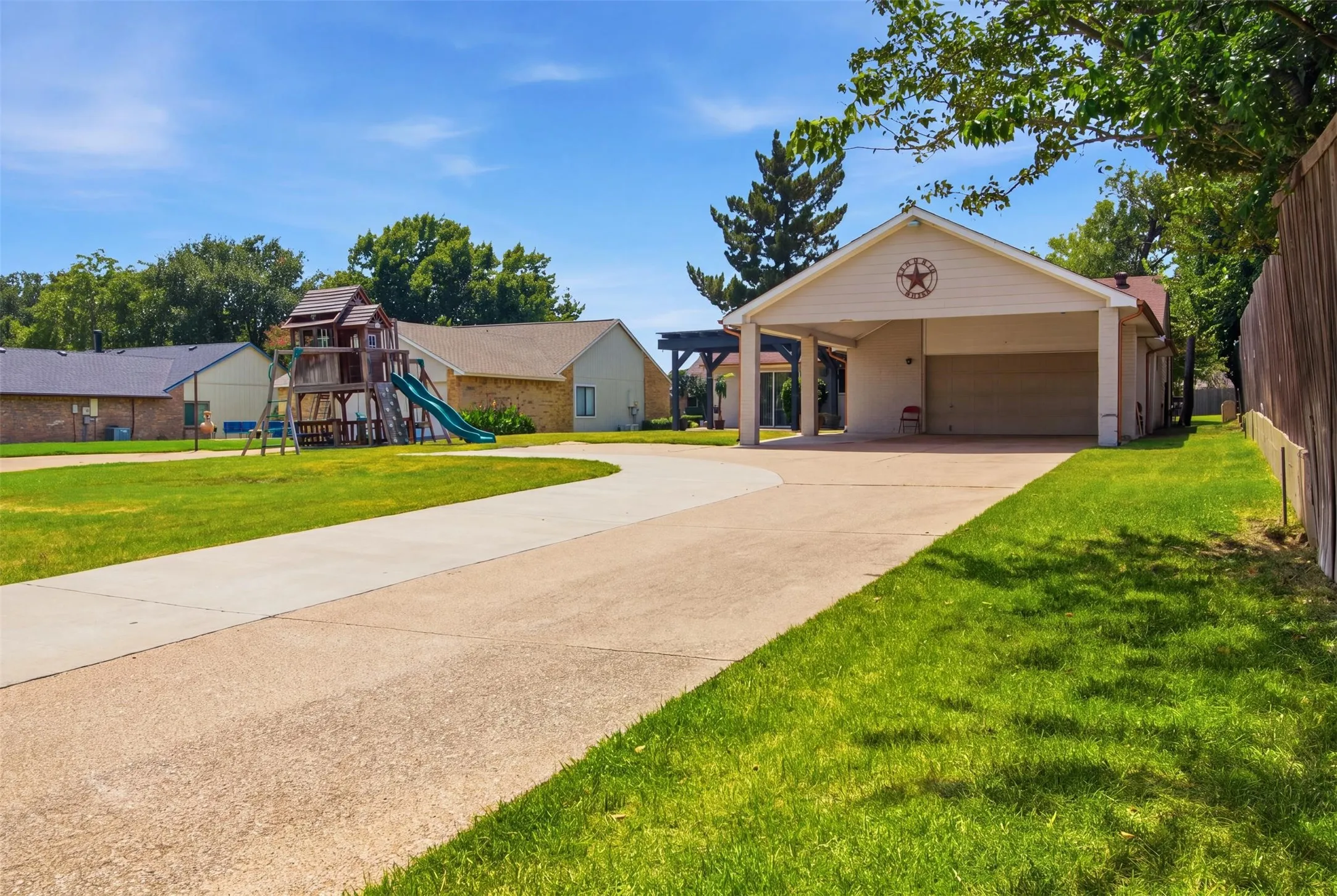 Single Family Residence For Rent in Dallas County , 3709 Yaupon Drive, Grand Prairie, Texas 75052, 3 Bedroom, 2 Bathroom, 2 Garage spaces, 1,479 Sqft, built in 1982, mls#21351314, Real Estate Agent in Grand Prairie, Homes For Rent in Dallas county, Homes For Rent in Grand Prairie, Realtor in Grand Prairie Texas, Real Estate Brokerage Independent Realty Texas, Luminita Cordes Realtor