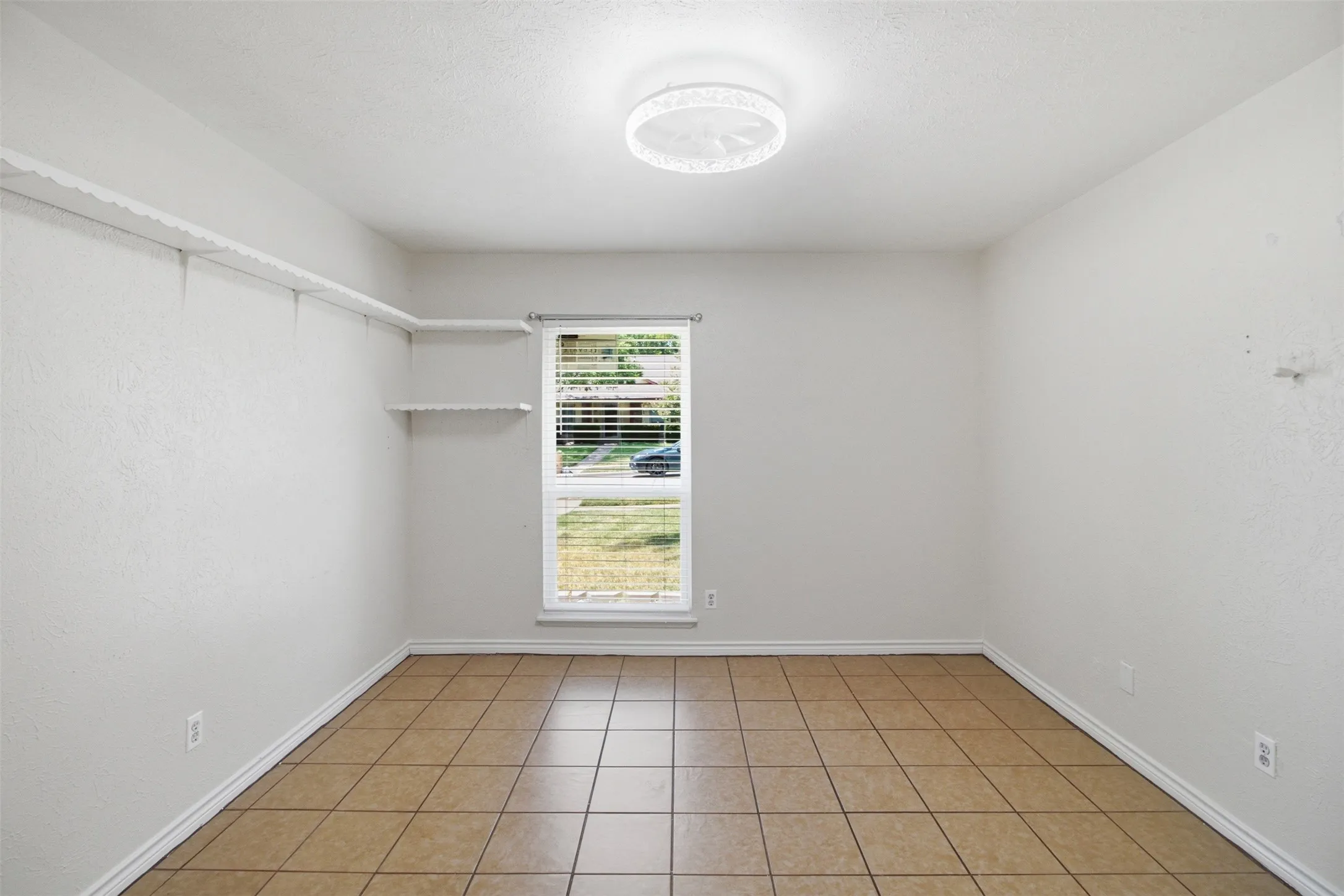 Single Family Residence For Rent in Dallas County , 3709 Yaupon Drive, Grand Prairie, Texas 75052, 3 Bedroom, 2 Bathroom, 2 Garage spaces, 1,479 Sqft, built in 1982, mls#21351314, Real Estate Agent in Grand Prairie, Homes For Rent in Dallas county, Homes For Rent in Grand Prairie, Realtor in Grand Prairie Texas, Real Estate Brokerage Independent Realty Texas, Luminita Cordes Realtor