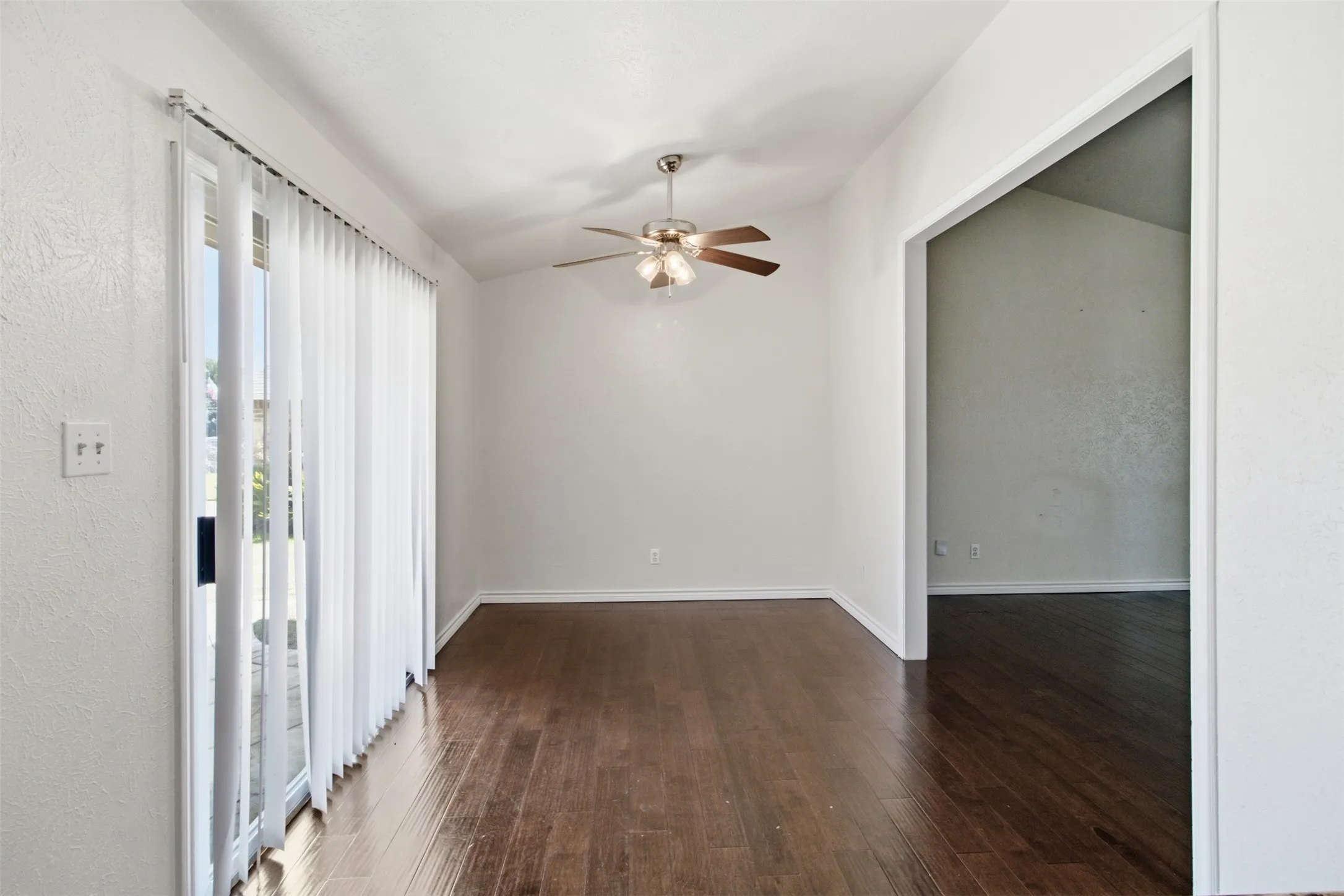 Single Family Residence For Rent in Dallas County , 3709 Yaupon Drive, Grand Prairie, Texas 75052, 3 Bedroom, 2 Bathroom, 2 Garage spaces, 1,479 Sqft, built in 1982, mls#21351314, Real Estate Agent in Grand Prairie, Homes For Rent in Dallas county, Homes For Rent in Grand Prairie, Realtor in Grand Prairie Texas, Real Estate Brokerage Independent Realty Texas, Luminita Cordes Realtor