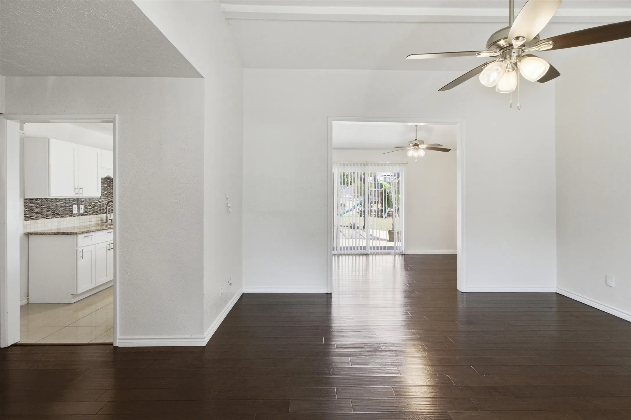 Single Family Residence For Rent in Dallas County , 3709 Yaupon Drive, Grand Prairie, Texas 75052, 3 Bedroom, 2 Bathroom, 2 Garage spaces, 1,479 Sqft, built in 1982, mls#21351314, Real Estate Agent in Grand Prairie, Homes For Rent in Dallas county, Homes For Rent in Grand Prairie, Realtor in Grand Prairie Texas, Real Estate Brokerage Independent Realty Texas, Luminita Cordes Realtor
