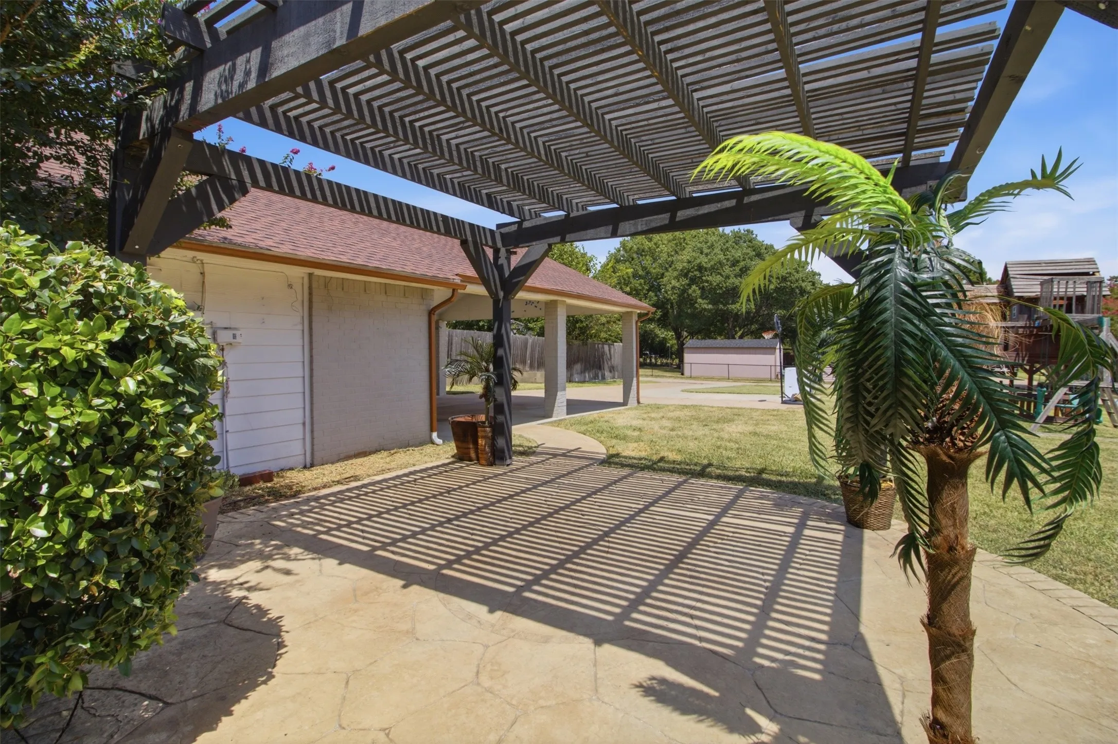 Single Family Residence For Rent in Dallas County , 3709 Yaupon Drive, Grand Prairie, Texas 75052, 3 Bedroom, 2 Bathroom, 2 Garage spaces, 1,479 Sqft, built in 1982, mls#21351314, Real Estate Agent in Grand Prairie, Homes For Rent in Dallas county, Homes For Rent in Grand Prairie, Realtor in Grand Prairie Texas, Real Estate Brokerage Independent Realty Texas, Luminita Cordes Realtor