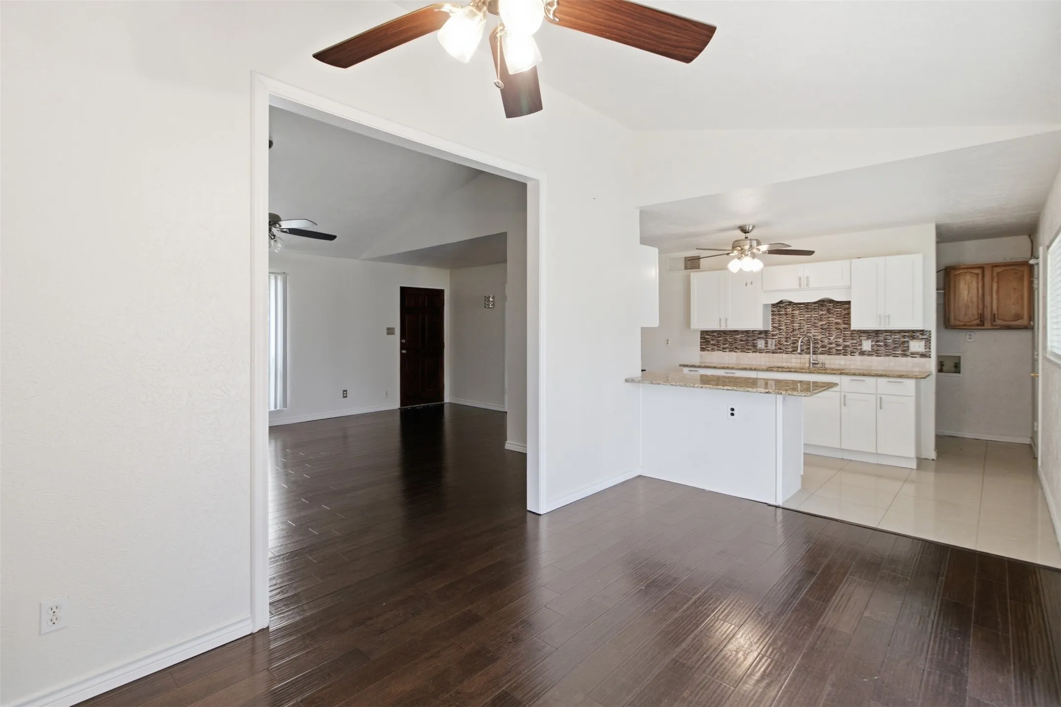 Single Family Residence For Rent in Dallas County , 3709 Yaupon Drive, Grand Prairie, Texas 75052, 3 Bedroom, 2 Bathroom, 2 Garage spaces, 1,479 Sqft, built in 1982, mls#21351314, Real Estate Agent in Grand Prairie, Homes For Rent in Dallas county, Homes For Rent in Grand Prairie, Realtor in Grand Prairie Texas, Real Estate Brokerage Independent Realty Texas, Luminita Cordes Realtor