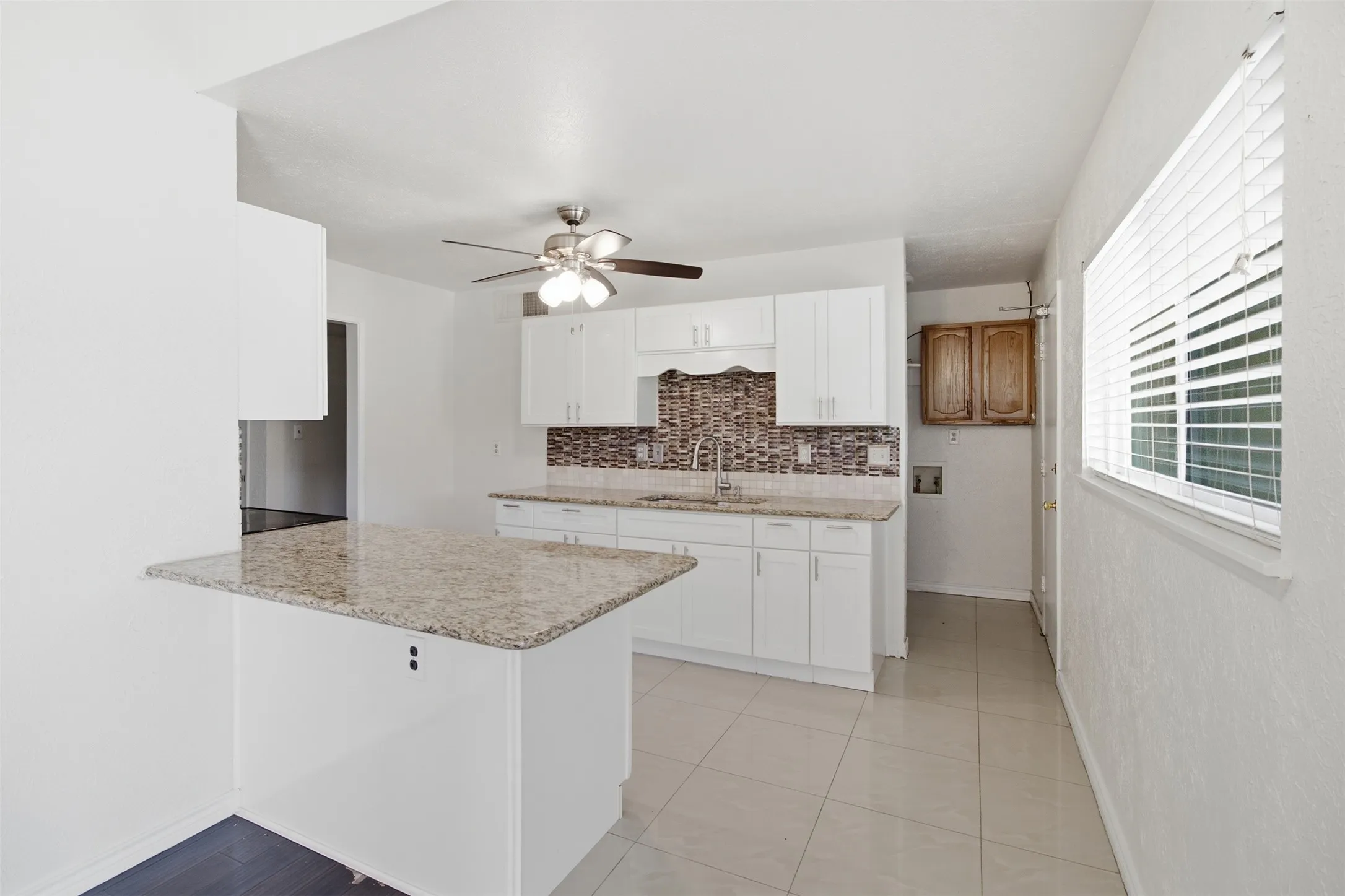 Single Family Residence For Rent in Dallas County , 3709 Yaupon Drive, Grand Prairie, Texas 75052, 3 Bedroom, 2 Bathroom, 2 Garage spaces, 1,479 Sqft, built in 1982, mls#21351314, Real Estate Agent in Grand Prairie, Homes For Rent in Dallas county, Homes For Rent in Grand Prairie, Realtor in Grand Prairie Texas, Real Estate Brokerage Independent Realty Texas, Luminita Cordes Realtor