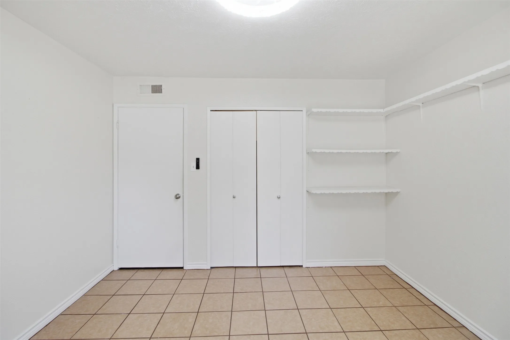 Single Family Residence For Rent in Dallas County , 3709 Yaupon Drive, Grand Prairie, Texas 75052, 3 Bedroom, 2 Bathroom, 2 Garage spaces, 1,479 Sqft, built in 1982, mls#21351314, Real Estate Agent in Grand Prairie, Homes For Rent in Dallas county, Homes For Rent in Grand Prairie, Realtor in Grand Prairie Texas, Real Estate Brokerage Independent Realty Texas, Luminita Cordes Realtor