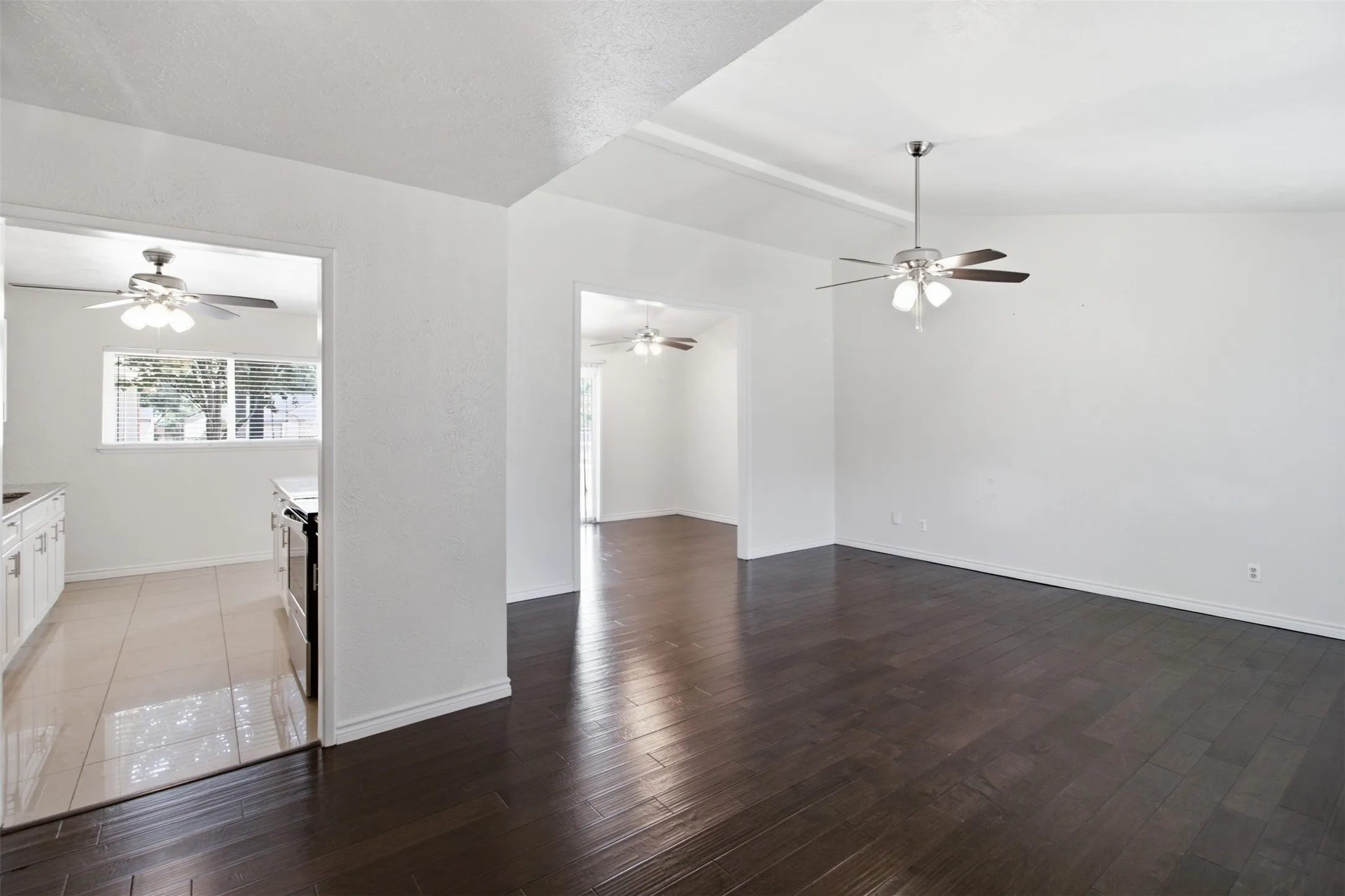 Single Family Residence For Rent in Dallas County , 3709 Yaupon Drive, Grand Prairie, Texas 75052, 3 Bedroom, 2 Bathroom, 2 Garage spaces, 1,479 Sqft, built in 1982, mls#21351314, Real Estate Agent in Grand Prairie, Homes For Rent in Dallas county, Homes For Rent in Grand Prairie, Realtor in Grand Prairie Texas, Real Estate Brokerage Independent Realty Texas, Luminita Cordes Realtor