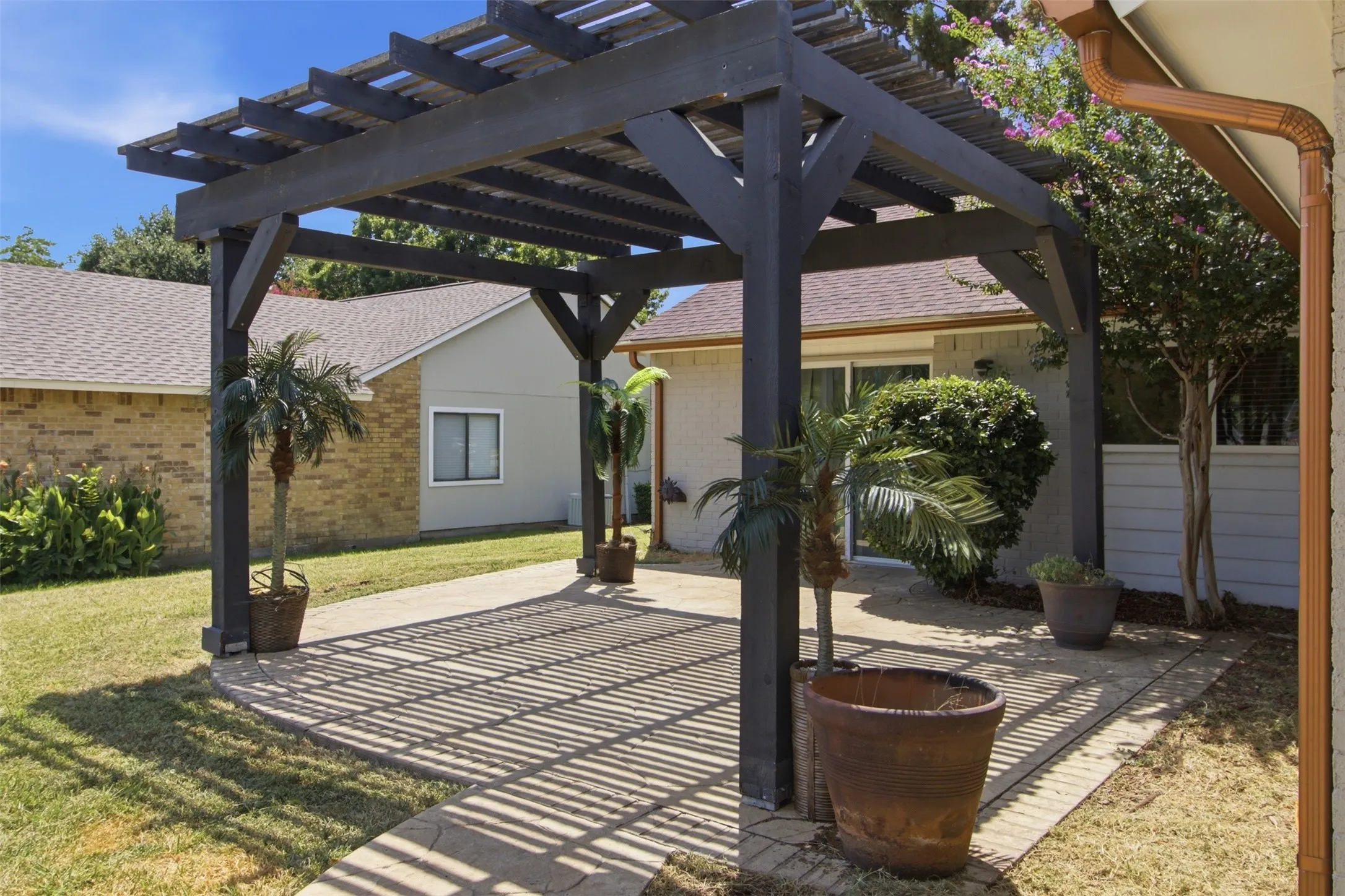 Single Family Residence For Rent in Dallas County , 3709 Yaupon Drive, Grand Prairie, Texas 75052, 3 Bedroom, 2 Bathroom, 2 Garage spaces, 1,479 Sqft, built in 1982, mls#21351314, Real Estate Agent in Grand Prairie, Homes For Rent in Dallas county, Homes For Rent in Grand Prairie, Realtor in Grand Prairie Texas, Real Estate Brokerage Independent Realty Texas, Luminita Cordes Realtor