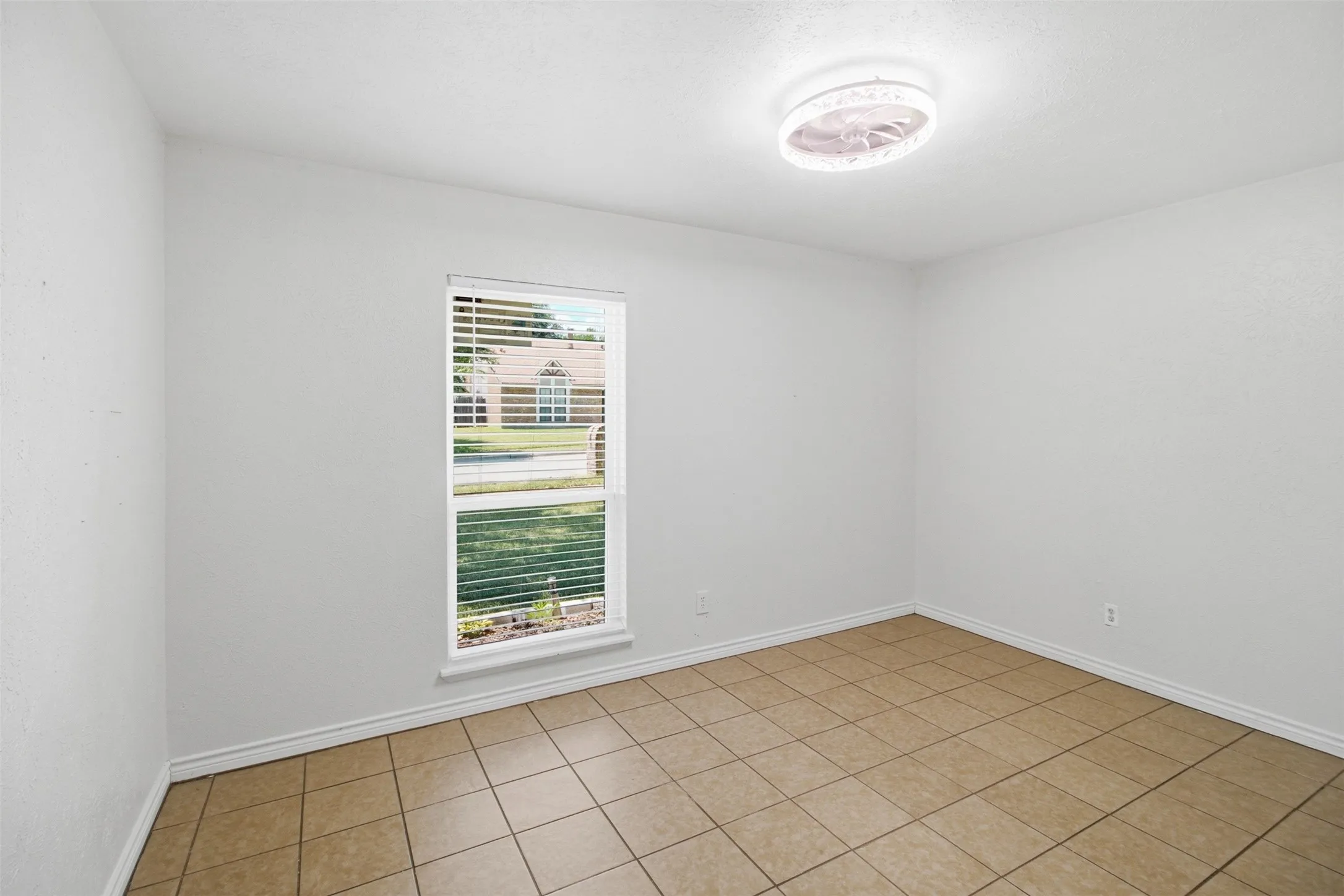 Single Family Residence For Rent in Dallas County , 3709 Yaupon Drive, Grand Prairie, Texas 75052, 3 Bedroom, 2 Bathroom, 2 Garage spaces, 1,479 Sqft, built in 1982, mls#21351314, Real Estate Agent in Grand Prairie, Homes For Rent in Dallas county, Homes For Rent in Grand Prairie, Realtor in Grand Prairie Texas, Real Estate Brokerage Independent Realty Texas, Luminita Cordes Realtor