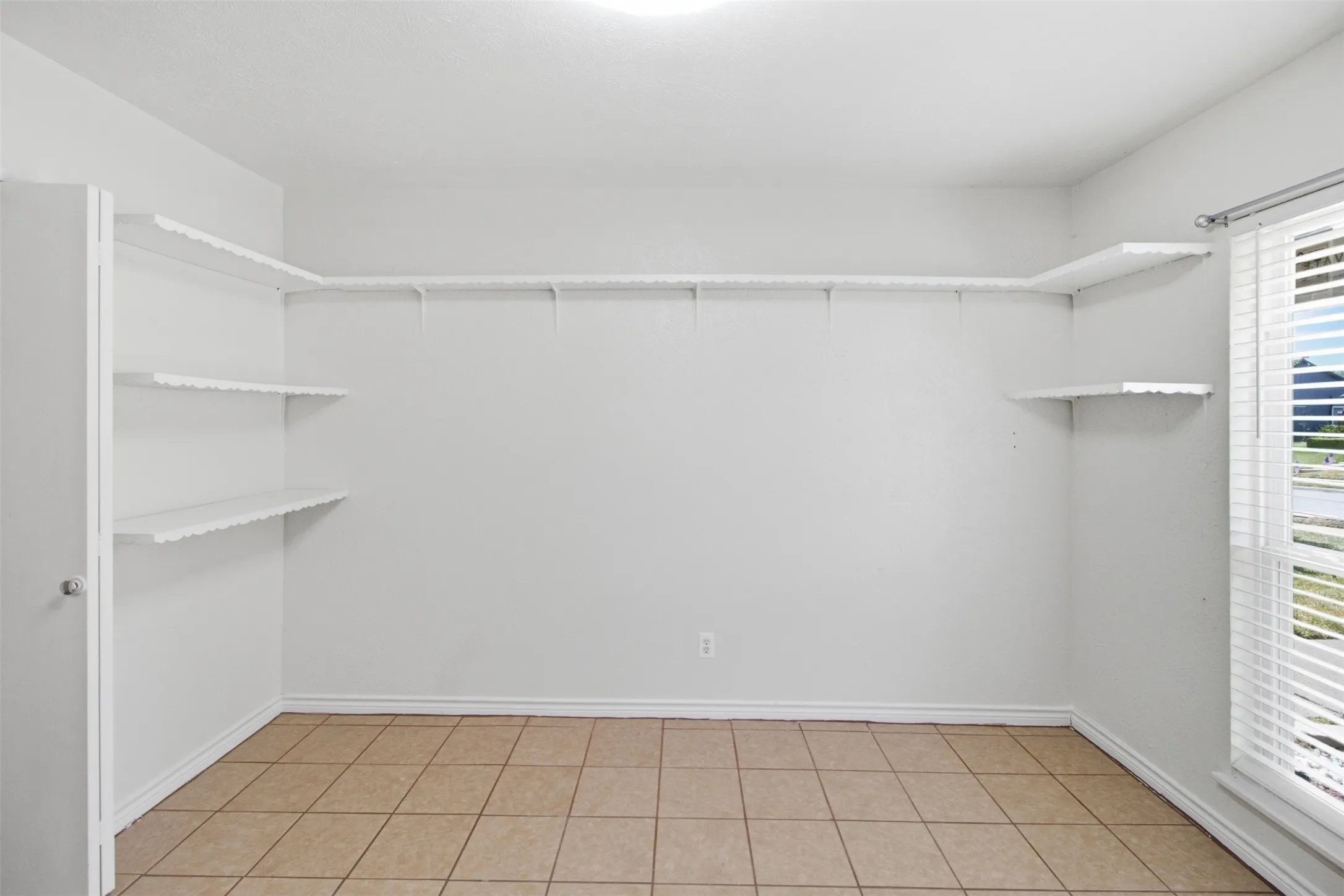 Single Family Residence For Rent in Dallas County , 3709 Yaupon Drive, Grand Prairie, Texas 75052, 3 Bedroom, 2 Bathroom, 2 Garage spaces, 1,479 Sqft, built in 1982, mls#21351314, Real Estate Agent in Grand Prairie, Homes For Rent in Dallas county, Homes For Rent in Grand Prairie, Realtor in Grand Prairie Texas, Real Estate Brokerage Independent Realty Texas, Luminita Cordes Realtor