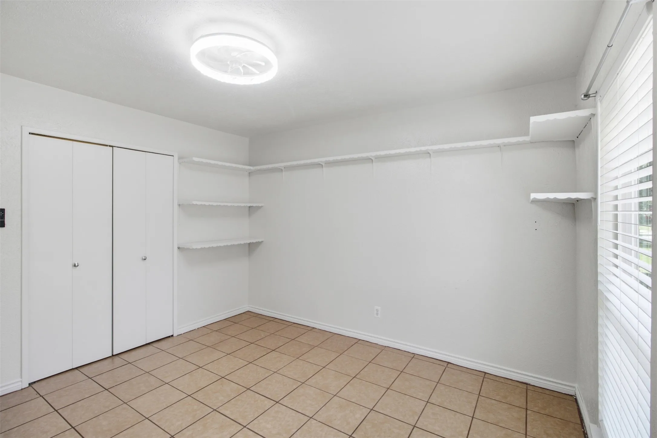 Single Family Residence For Rent in Dallas County , 3709 Yaupon Drive, Grand Prairie, Texas 75052, 3 Bedroom, 2 Bathroom, 2 Garage spaces, 1,479 Sqft, built in 1982, mls#21351314, Real Estate Agent in Grand Prairie, Homes For Rent in Dallas county, Homes For Rent in Grand Prairie, Realtor in Grand Prairie Texas, Real Estate Brokerage Independent Realty Texas, Luminita Cordes Realtor