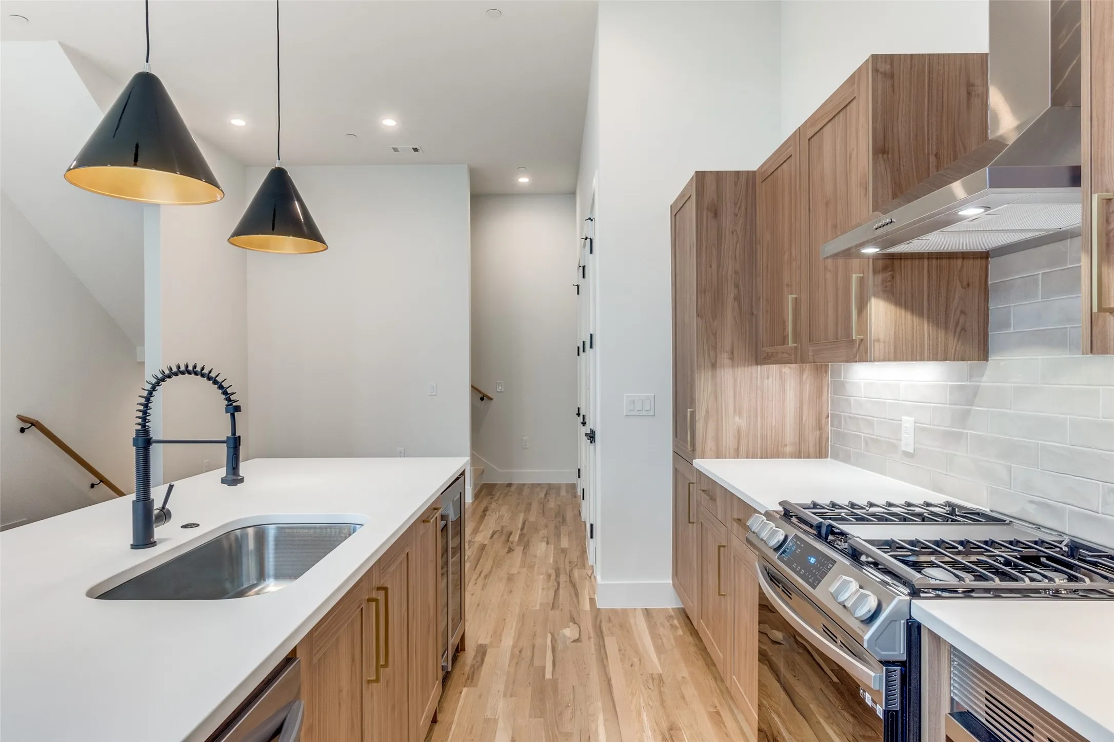 Townhouse For Rent in Dallas County , 5609 Live Oak Street 502, Dallas, Texas 75206, 2 Bedroom, 3 Bathroom, 2 Garage spaces, 1,224 Sqft, built in 2023, mls#21353566, Real Estate Agent in Dallas, Homes For Rent in Dallas county, Homes For Rent in Dallas, Realtor in Dallas Texas, Real Estate Brokerage Independent Realty Texas, Luminita Cordes Realtor